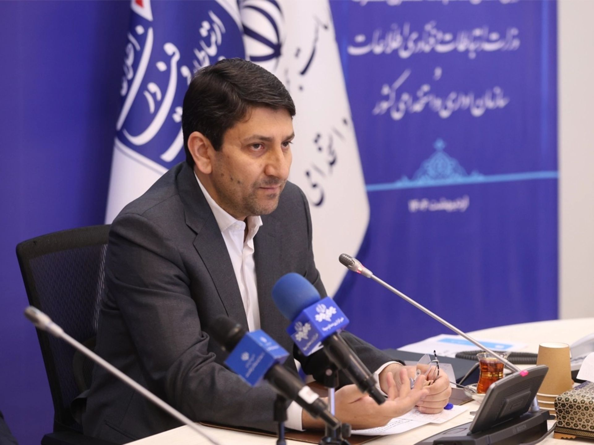 وزیر ارتباطات و فناوری اطلاعات