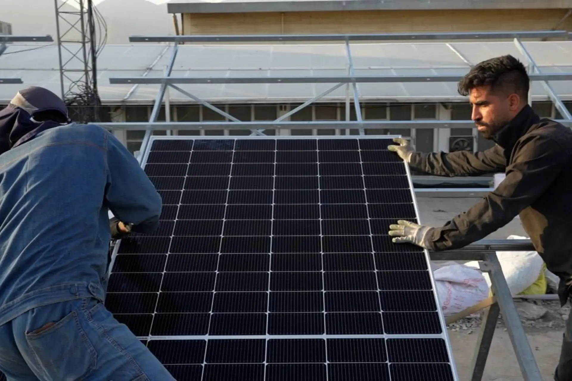 مدیرعامل شرکت توزیع برق: تهران ۲۳ مگاوات نیروگاه خورشیدی پشت بامی دارد