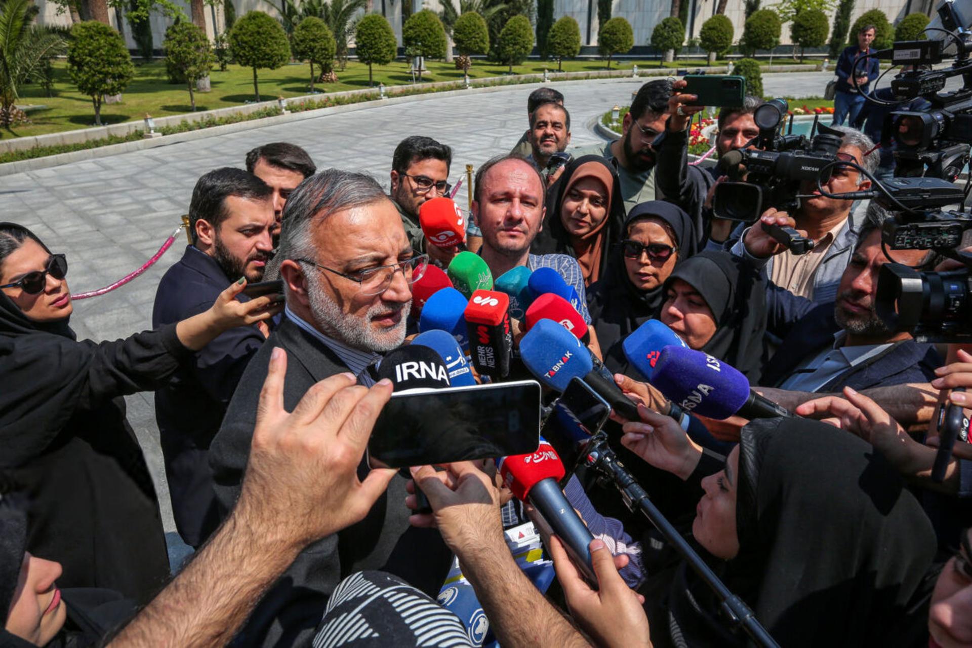 شهردار تهران: جمع‌آوری دکل‌های مخابراتی فرافکنی است/ قرار بود ۱۷۰۰ دکل جمع شود؛ ۲۰ مورد جمع شد