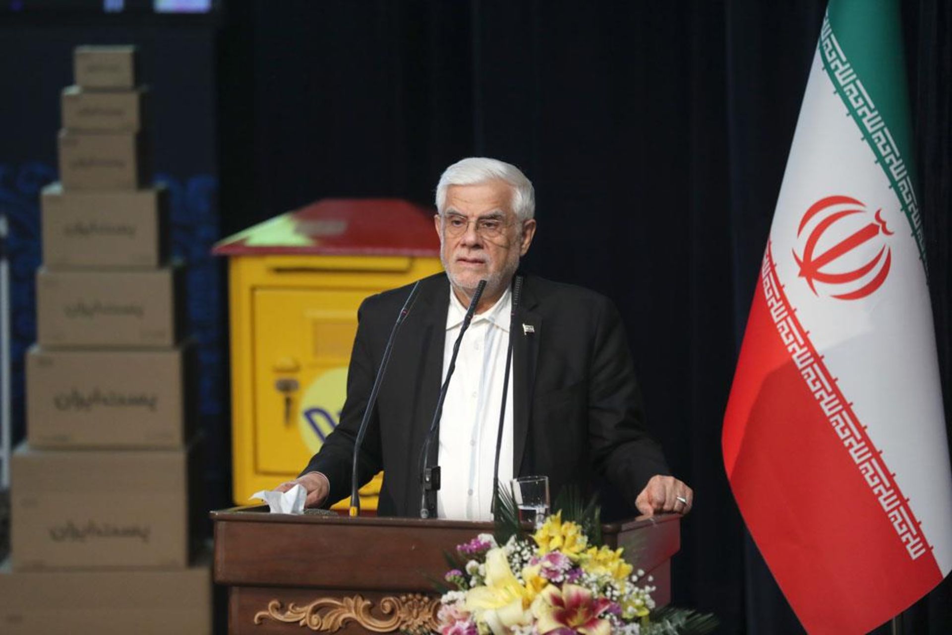 محمدرضا عارف در روز جهانی پست