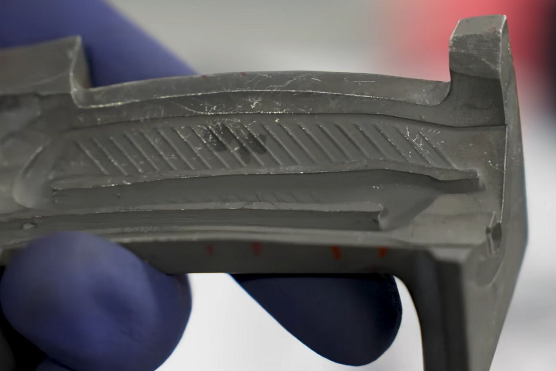 برجستگی‌های داخل تیغه توربین