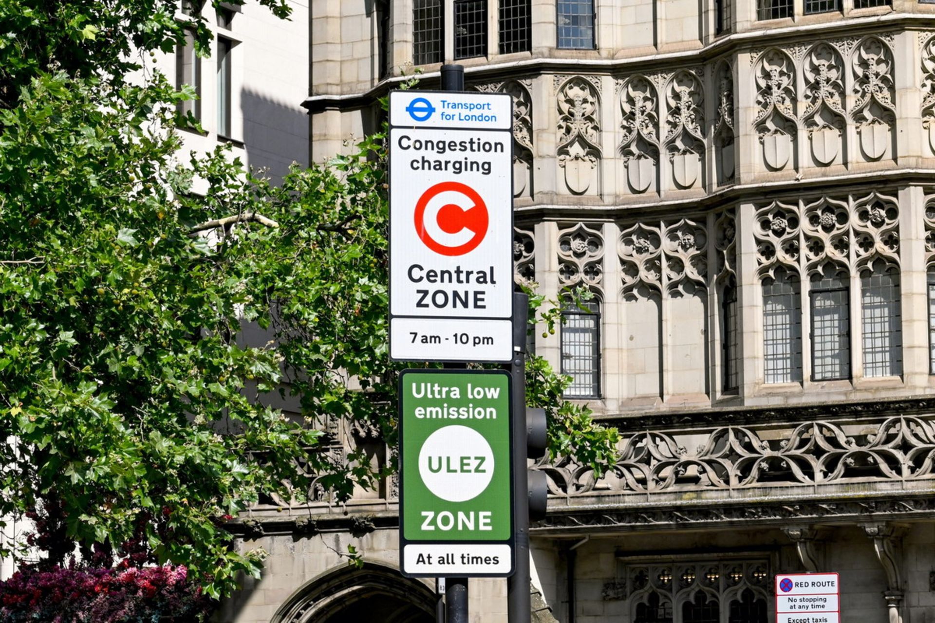 تابلوی طرح Congestion Charge در لندن 