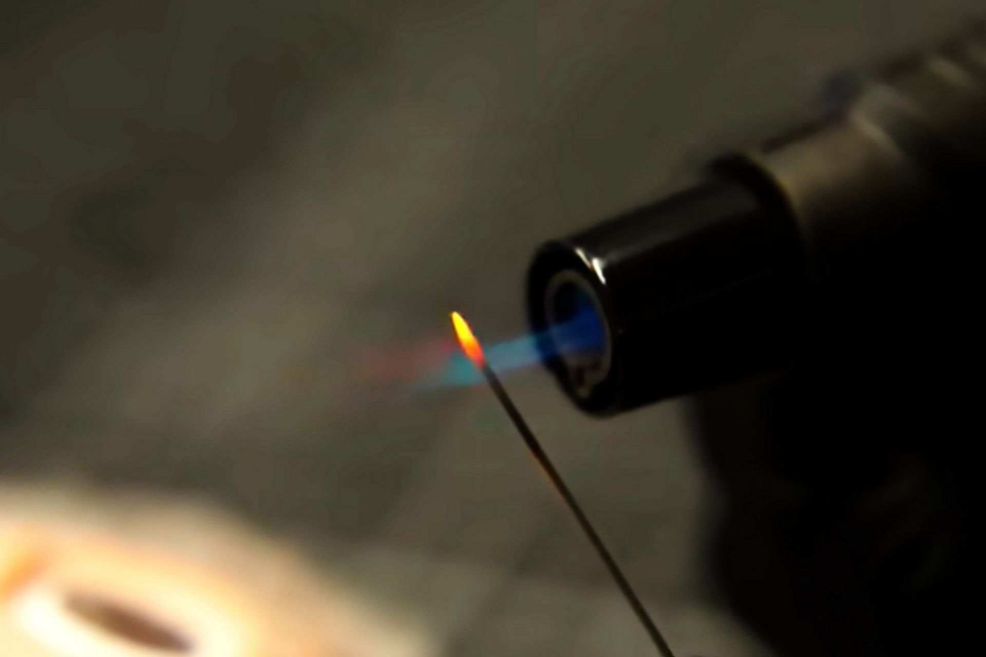 داغ کردن سوزن دستگاه تتو