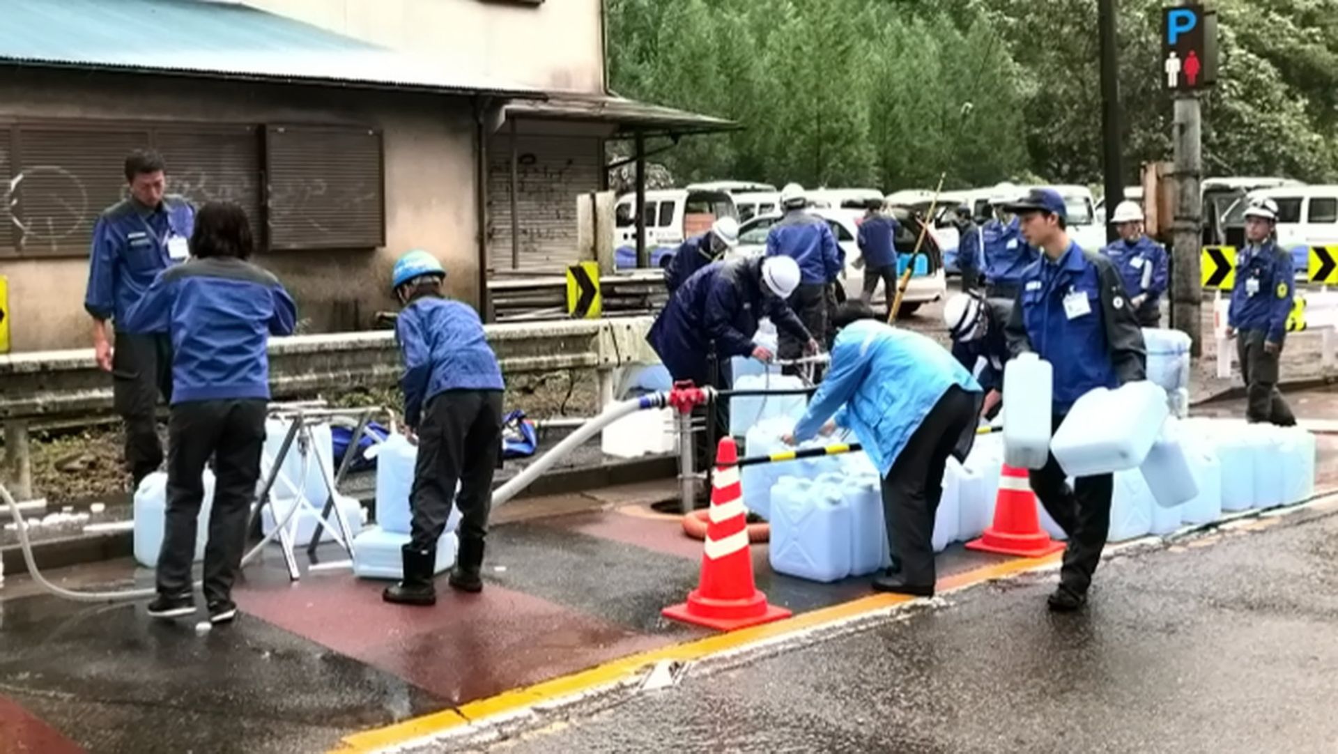 تیم‌های تعمیر سریع ۲۴ ساعته توکیو در حال کار