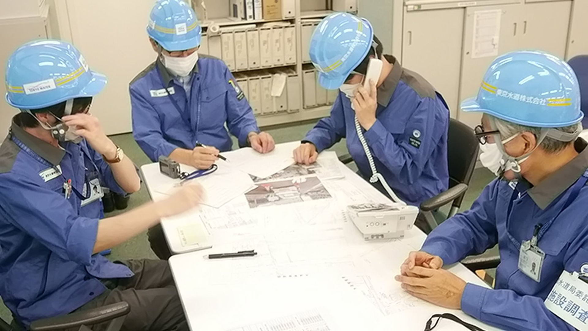 تیم‌های تعمیر سریع ۲۴ ساعته توکیو در حال کار