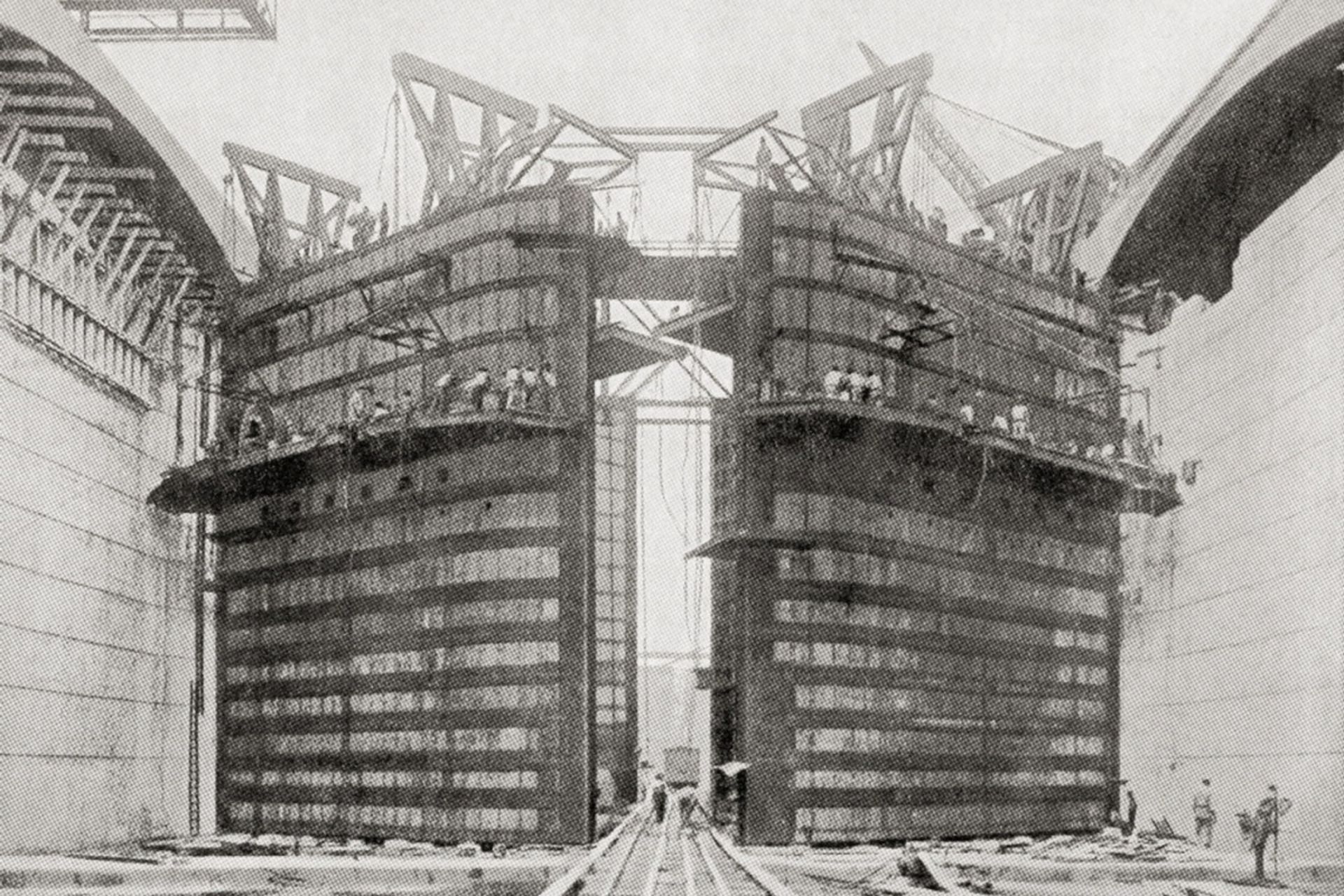 ساخت دروازه‌های قفل کانال پاناما - درهای دولنگه بزرگ