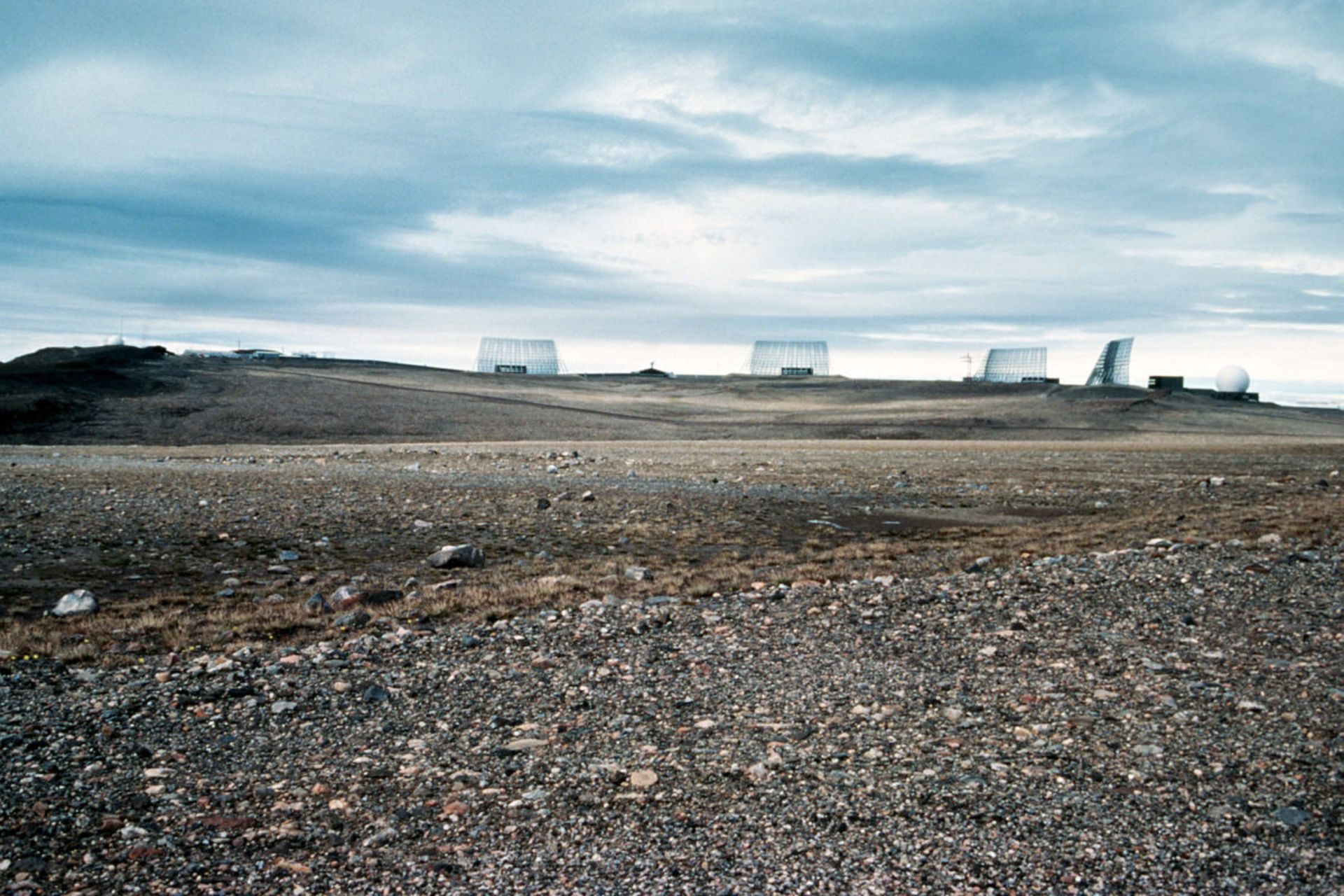 بازتاب‌دهنده‌های شناسایی AN/FPS-50 در پایگاه تول