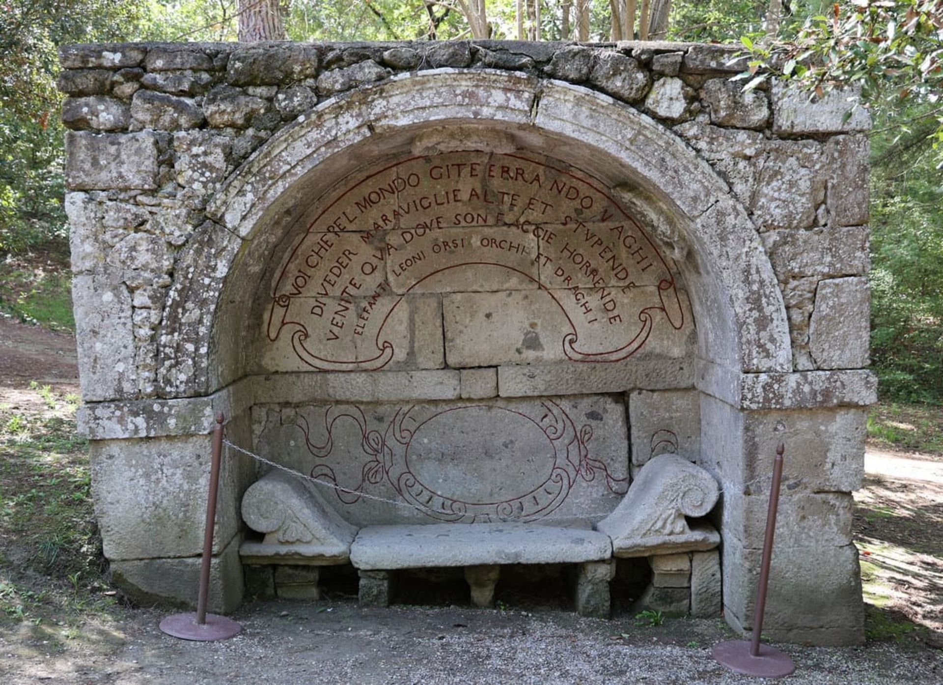 نیمکت سرپوشیده به سبک اتروسکایی