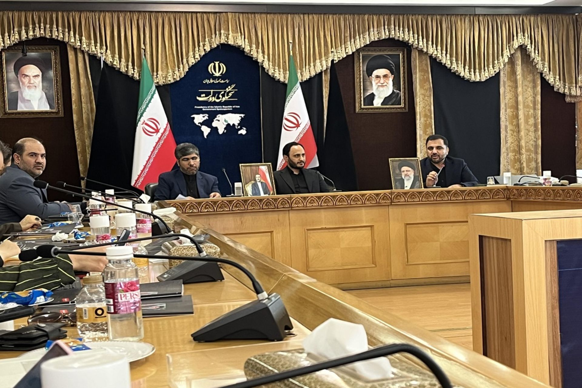 نشست ارائه عملکرد ۱۰۰۰ روزه خدمات دولت