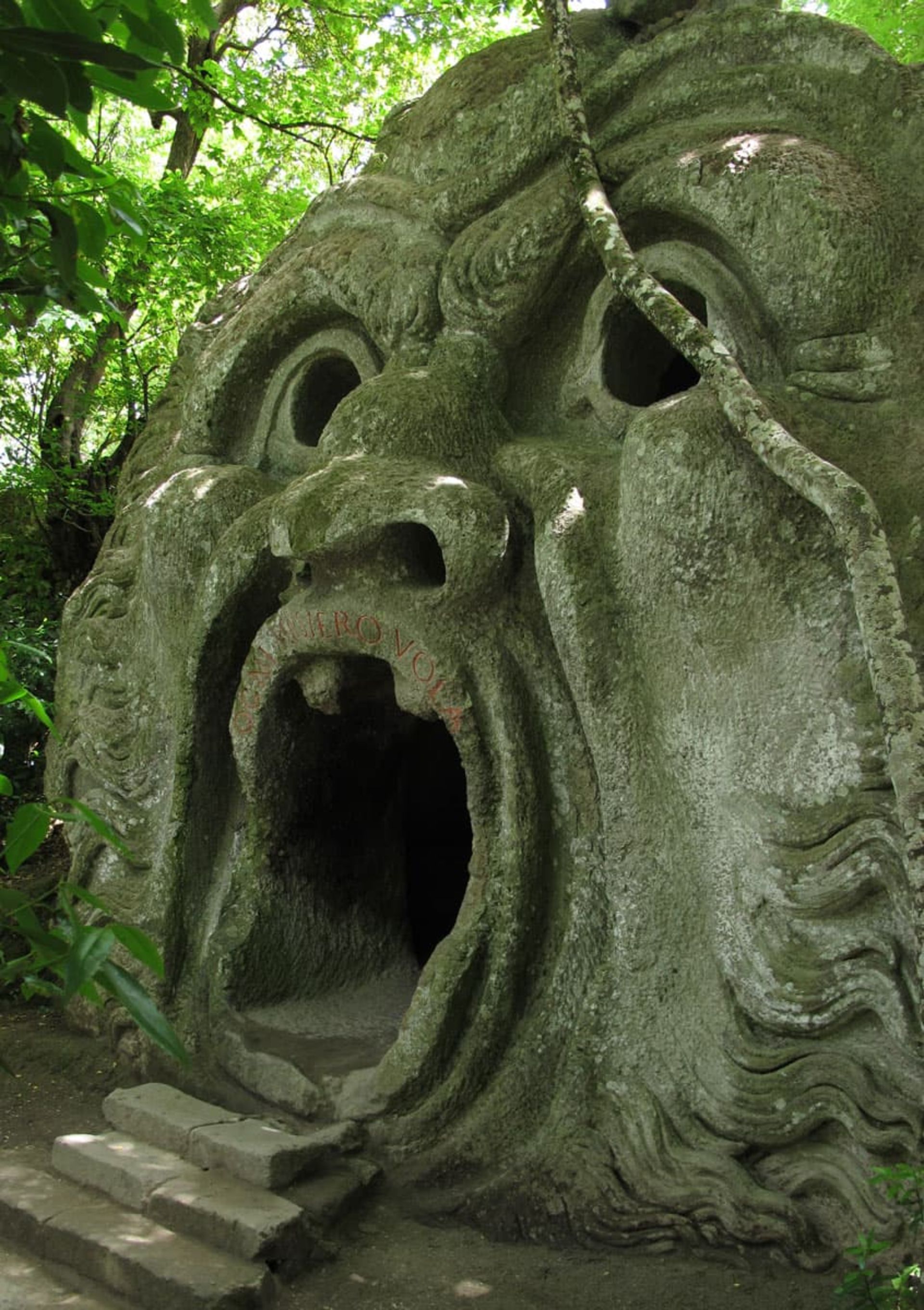 نمای جانبی دهان دوزخ