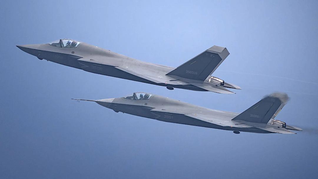 دو فروند جت جنگنده J-35