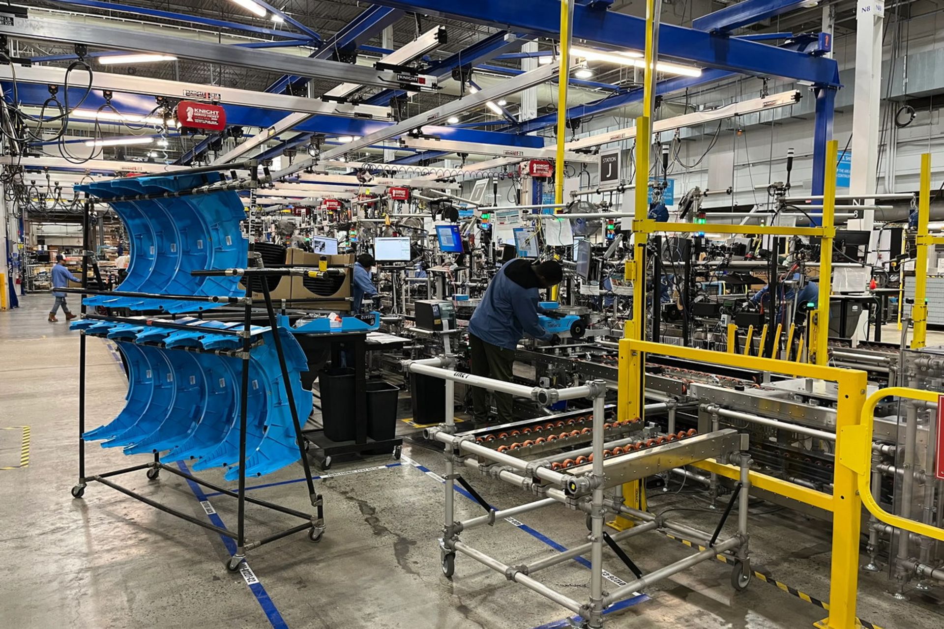 مونتاژ ربات‌های Hercules آمازون