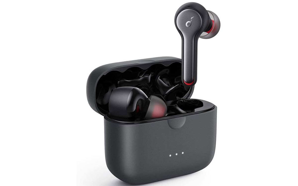 انکر SoundCore Liberty Air 2 در کیس مشکی
