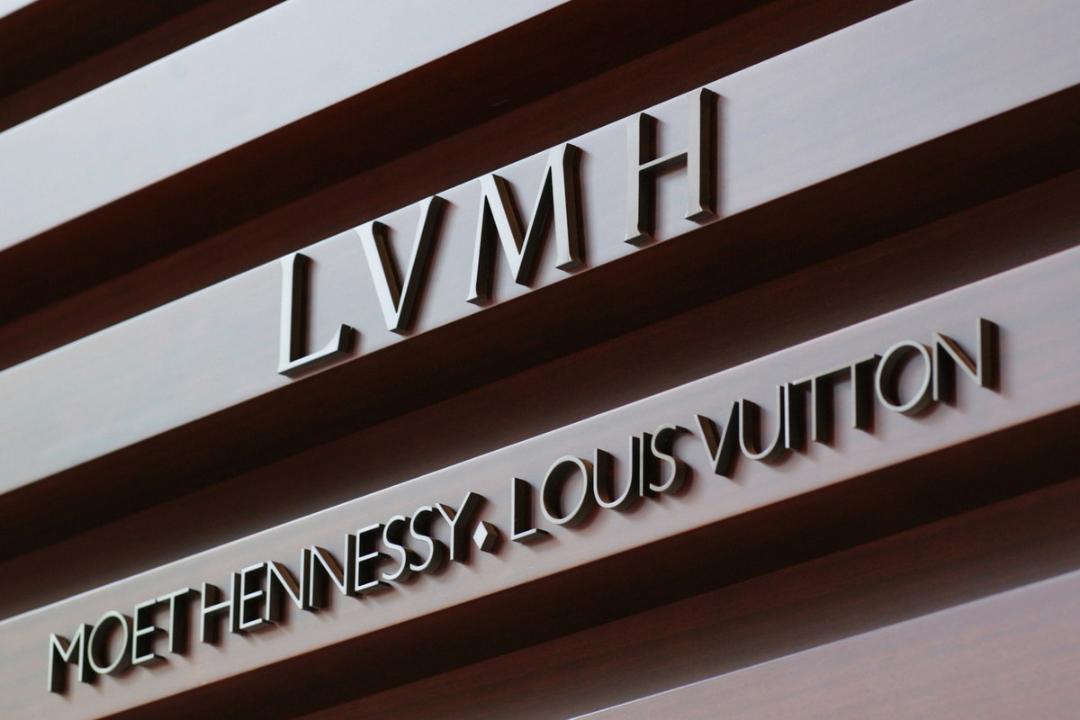 ادغام دو شرکت اویی ویتون و موئت‌هنسی و تشکیل شرکت LVMH