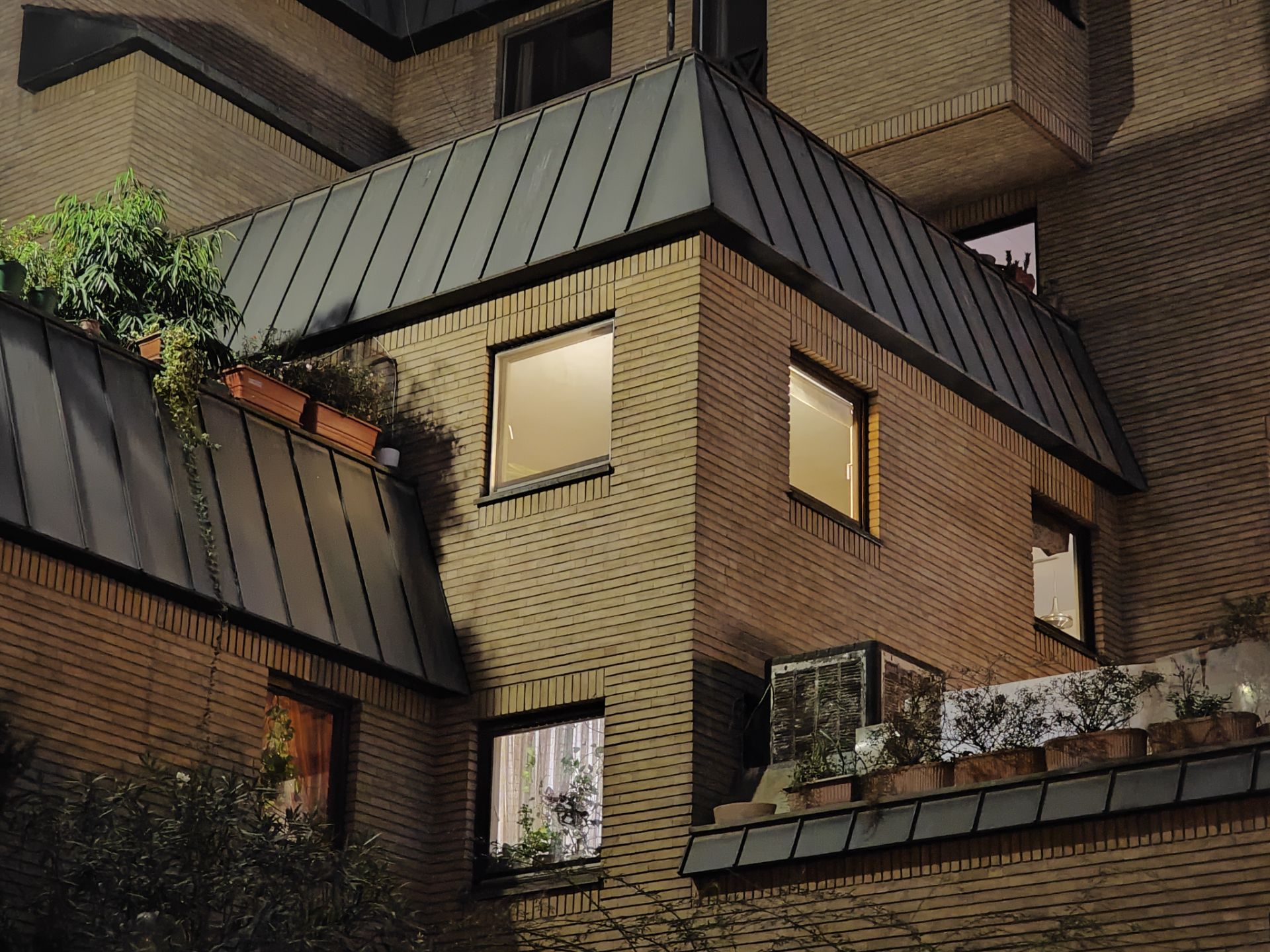 عکس ثبت شده با دوربین ۳٫۲ برابری شیائومی ۱۳ اولترا - شب