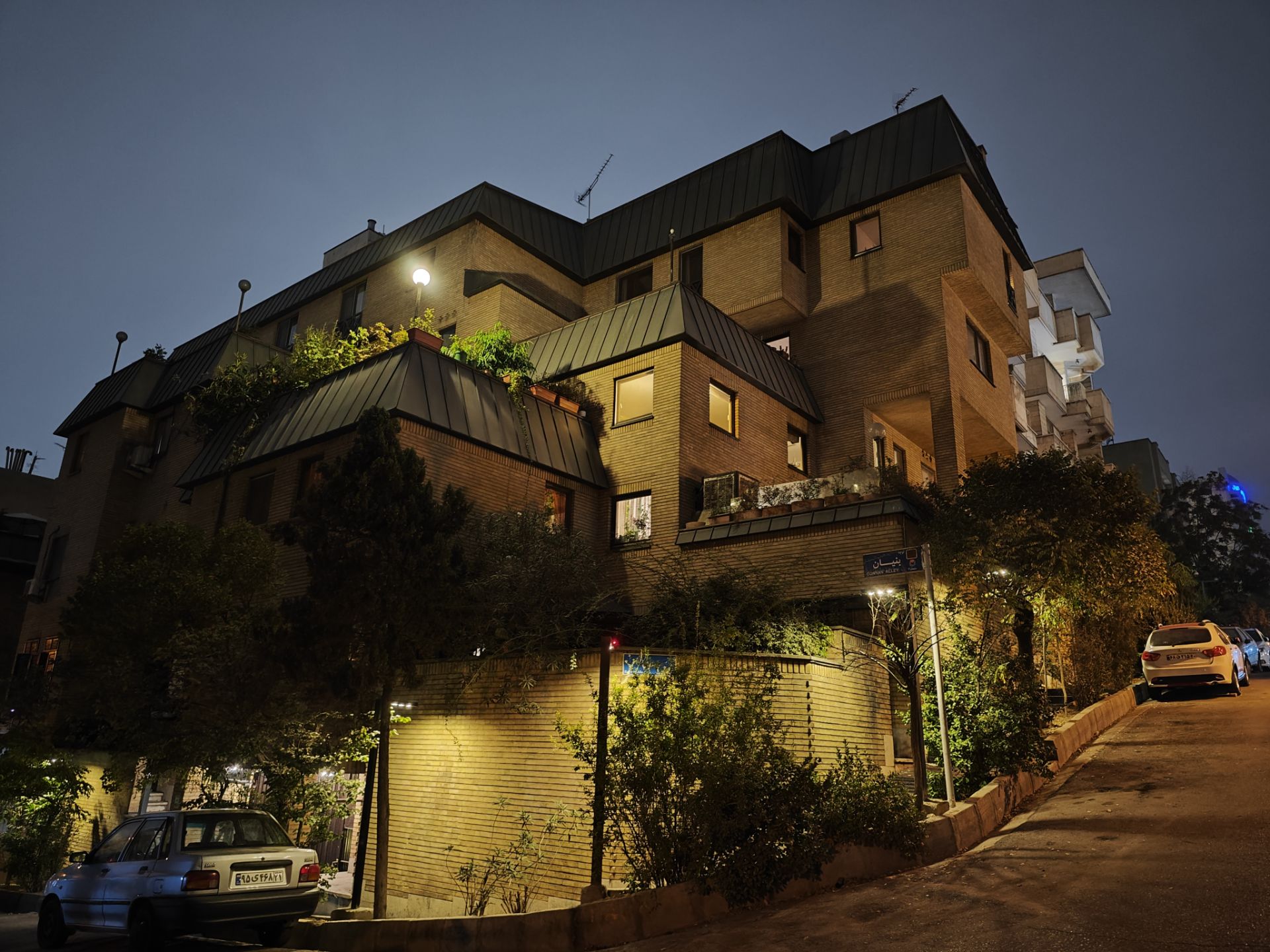 عکس ثبت شده با دوربین اصلی شیائومی ۱۳ اولترا - شب