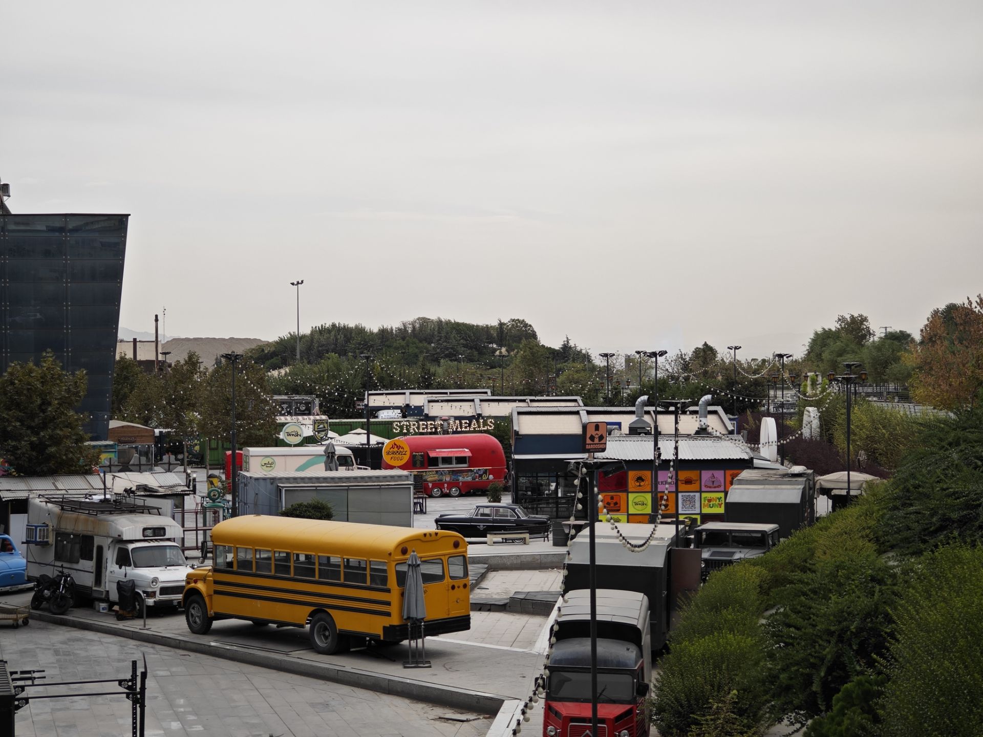 زوم ۳٫۲ برابری - شیائومی ۱۳ اولترا - روز