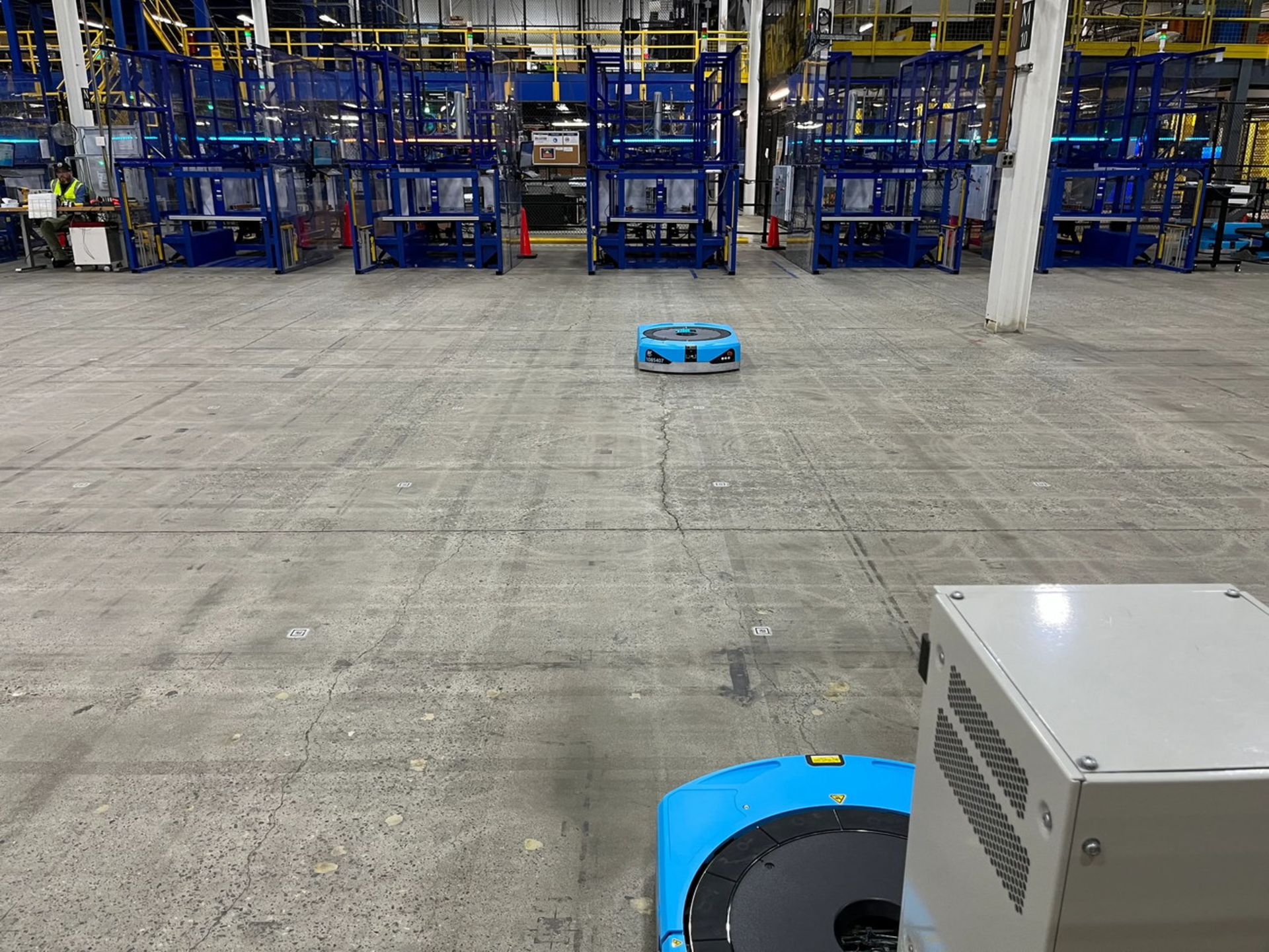 صف تست ربات‌های آمازون در کارخانه