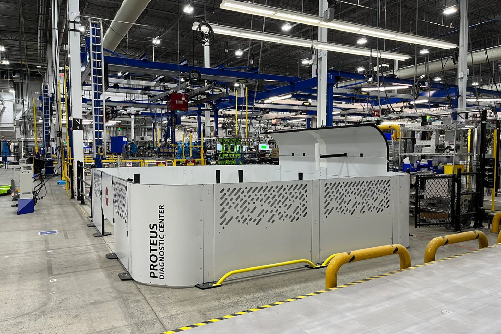 مرکز تشخیص ربات پروتئوس آمازون مجهز به دوربین، سنسور و هوش مصنوعی