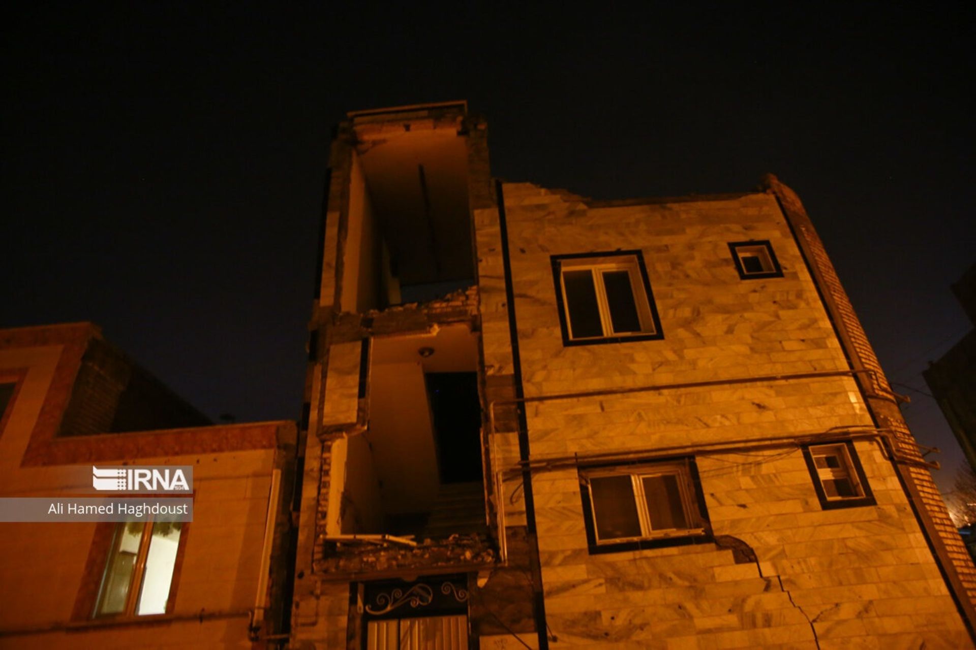 ساختمان فروریخته زمین لرزه خوی