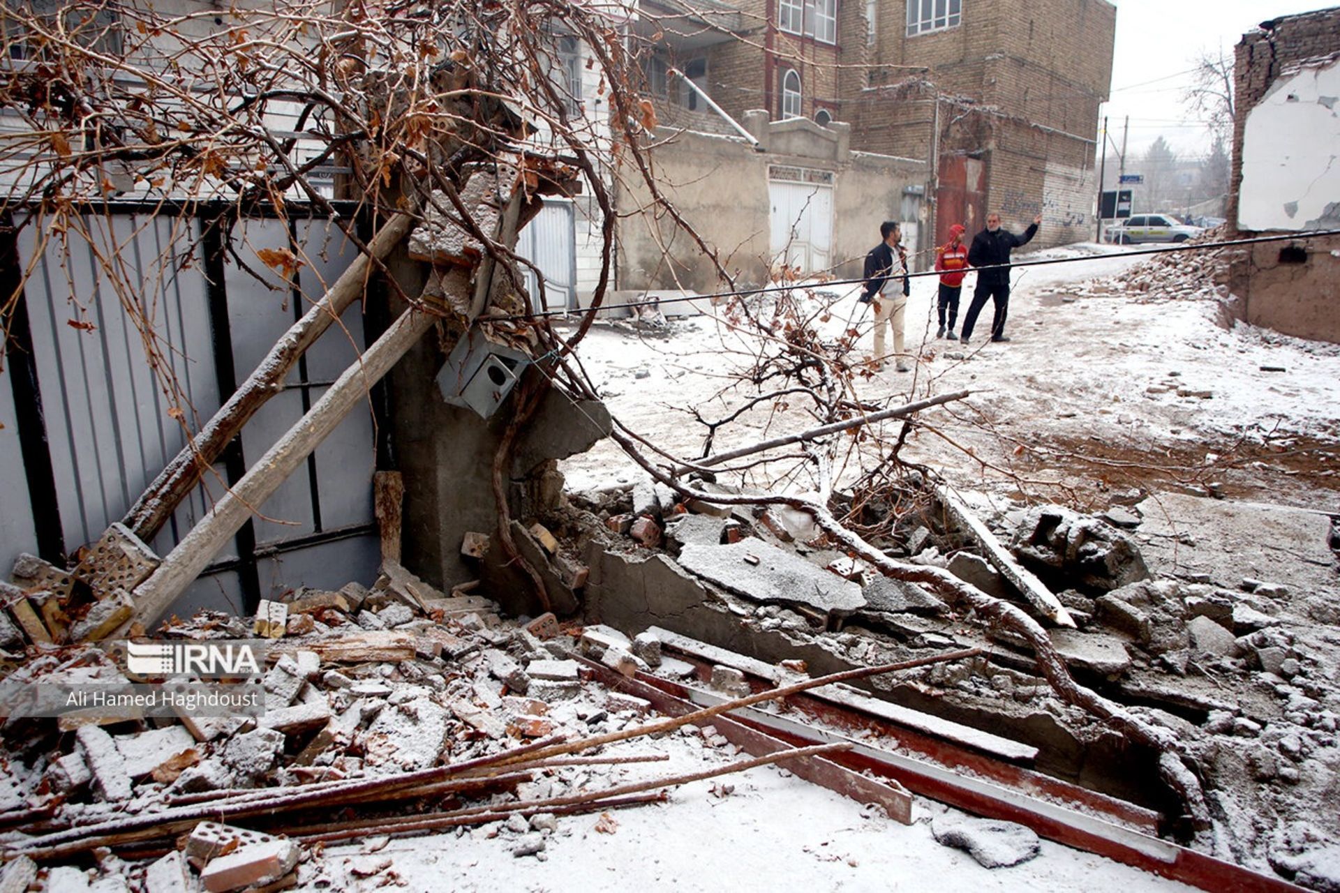 ساختمان ریخته زمین لرزه خوی