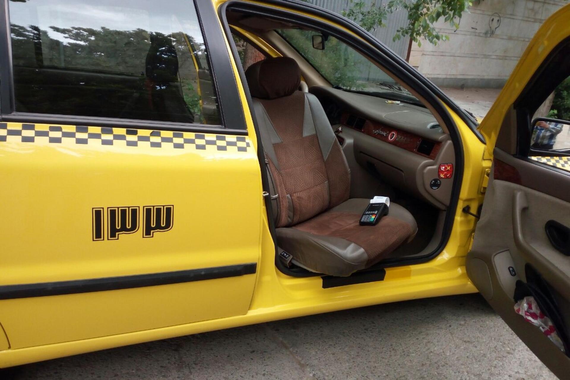 کارتخوان در یک تاکسی