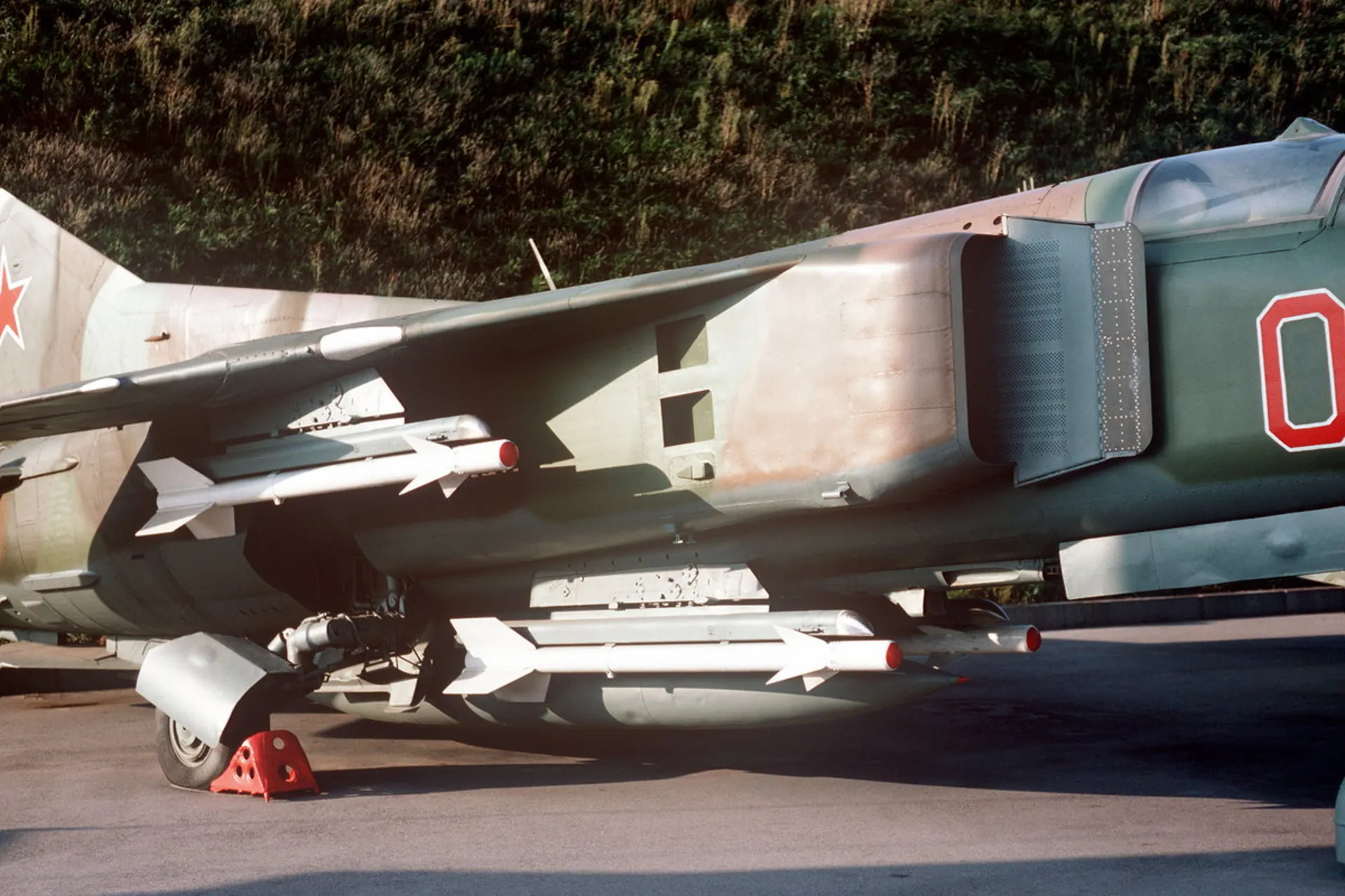 موشک ویمپل K-13 روی یک هواپیمای میگ-23