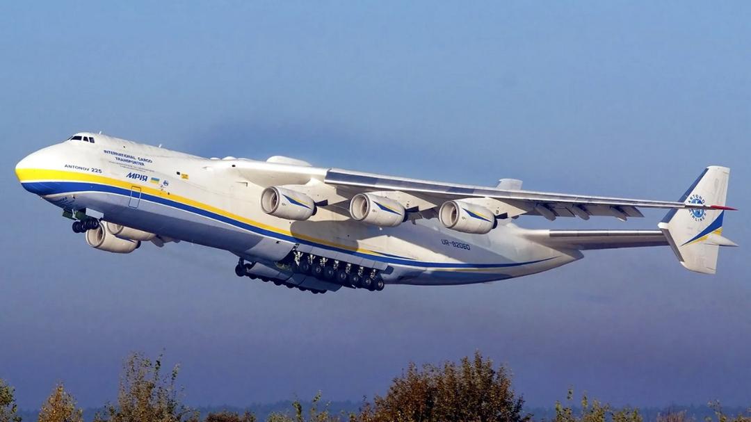 هواپیمای آنتونوف An-225 مریا در حال پرواز