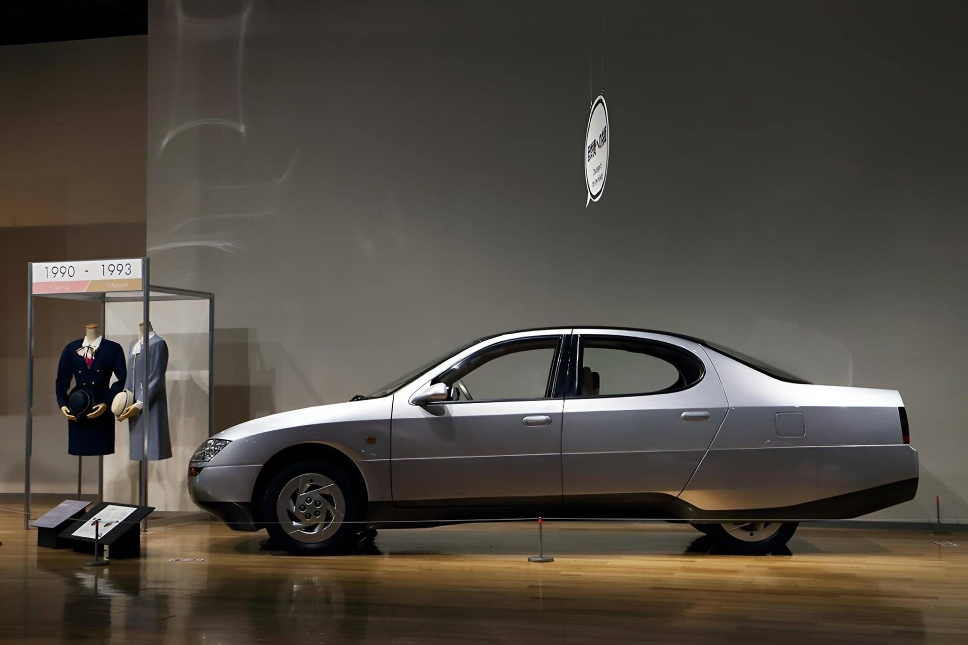 نمای جانبی خودرو تویوتا AXV-V