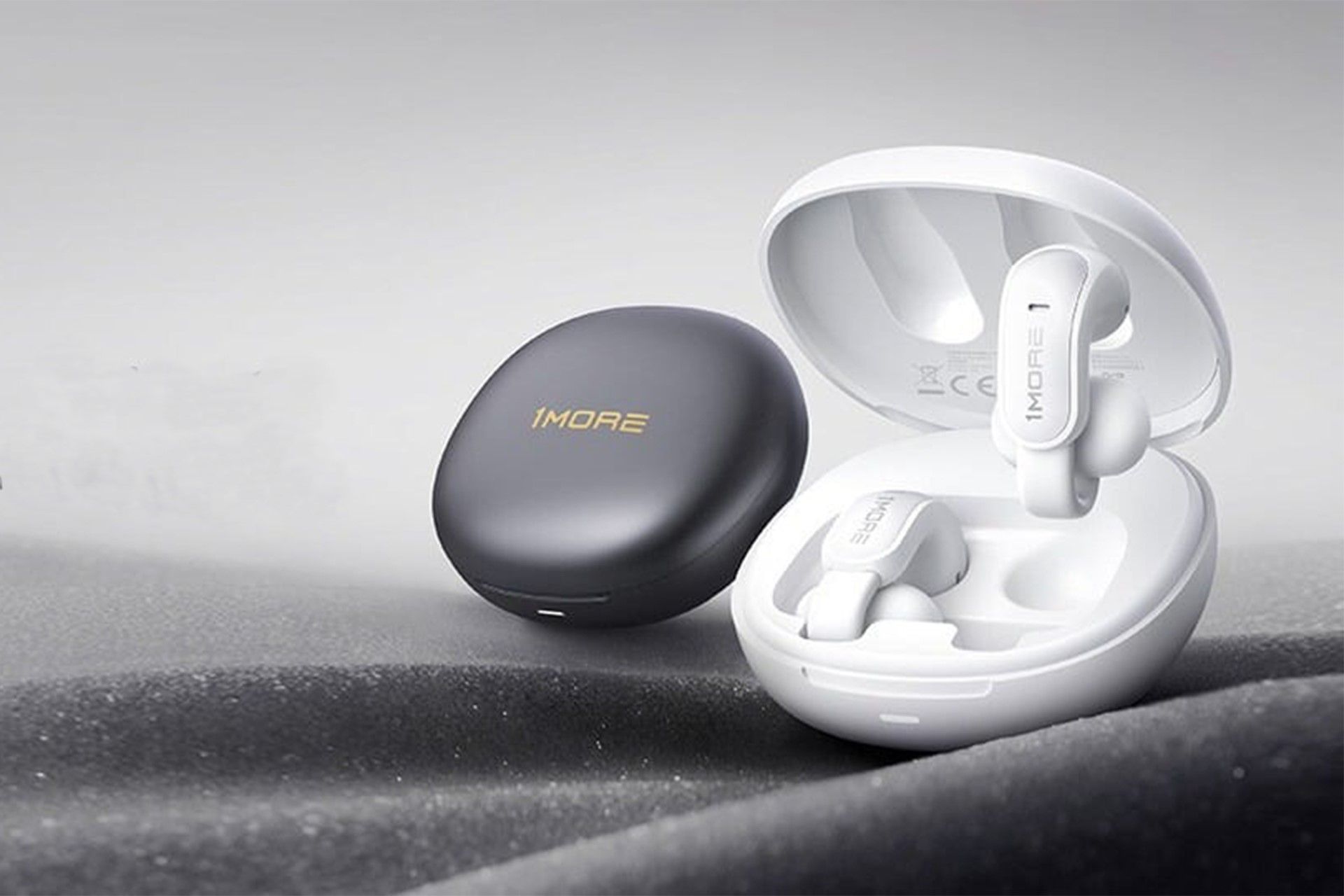 هدفون وان‌مور Ear Clip S12 داخل کیس 