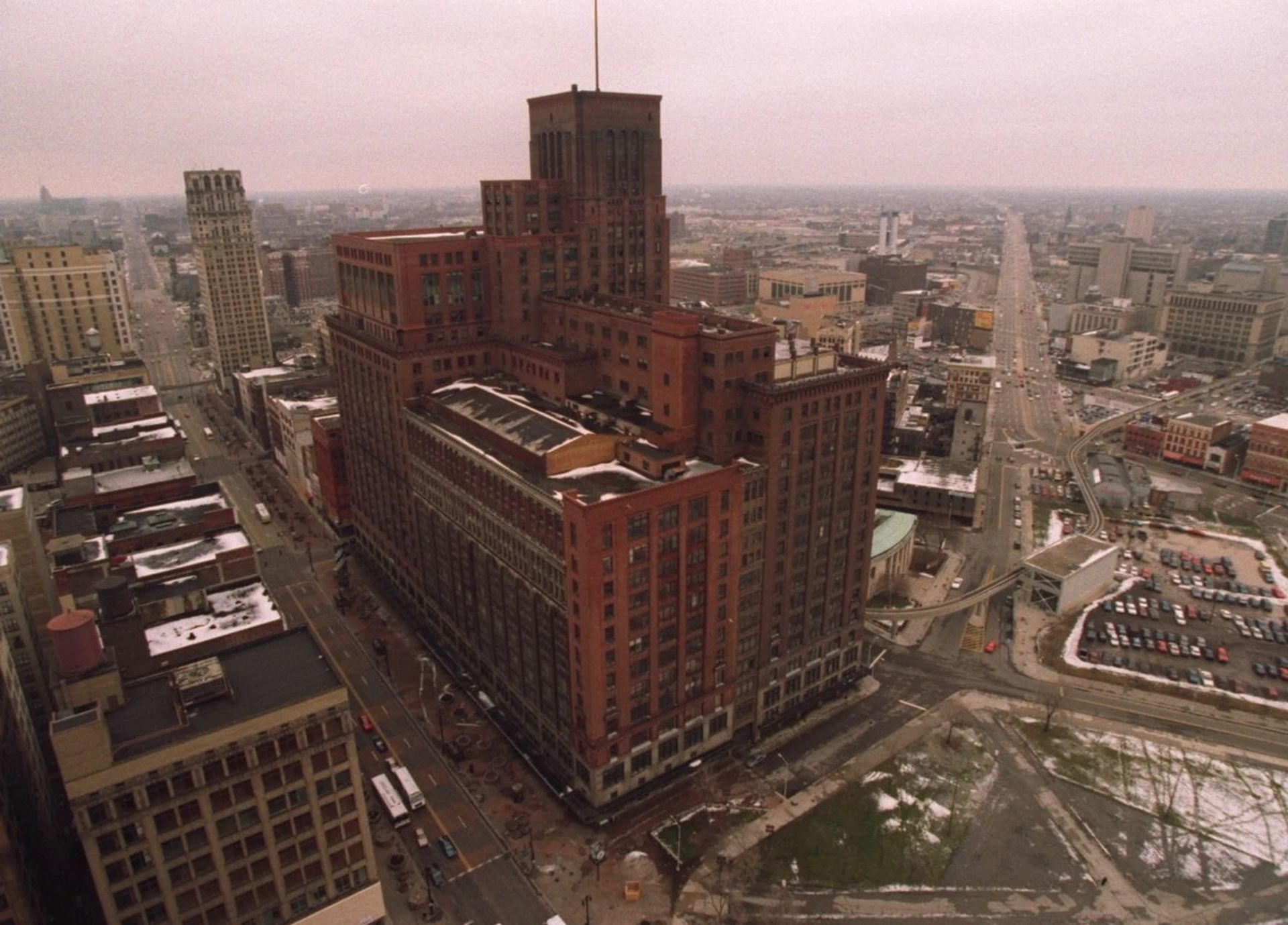 ساختمان فروشگاه جی.ال. هادسون قبل از تخریب