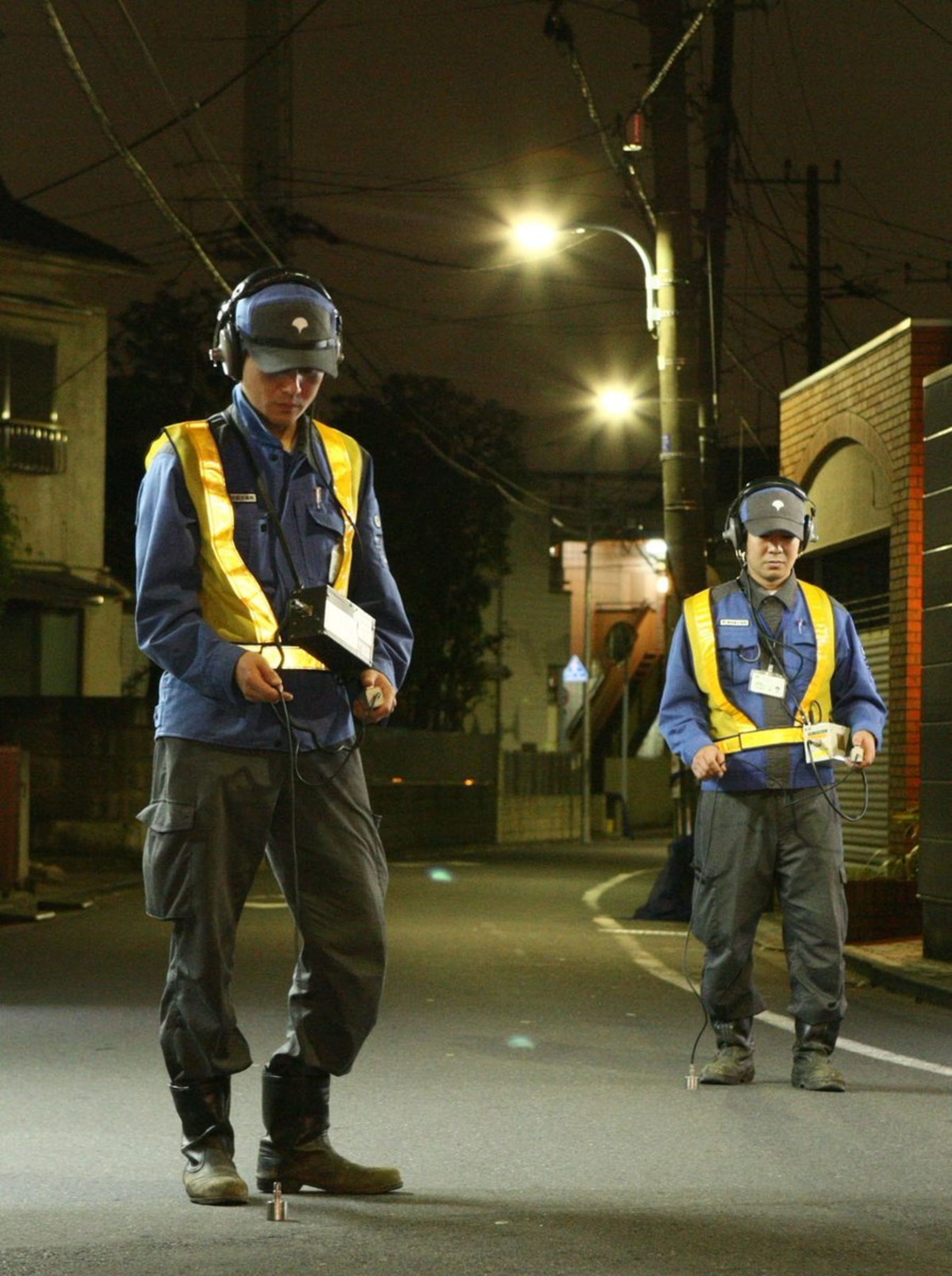 نشت‌یابی صوتی در توکیو در شب