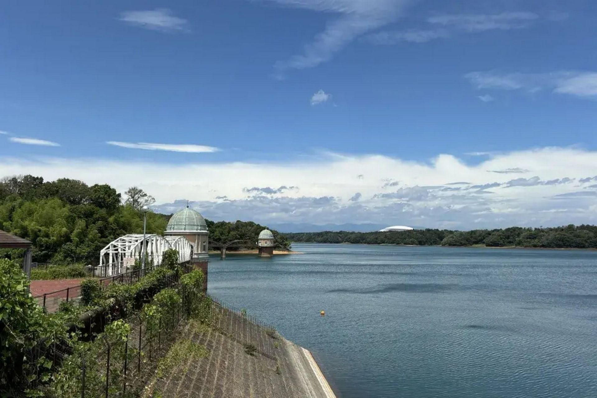 ذخیره آب سد یاماگوچی ژاپن دریاچه در روز