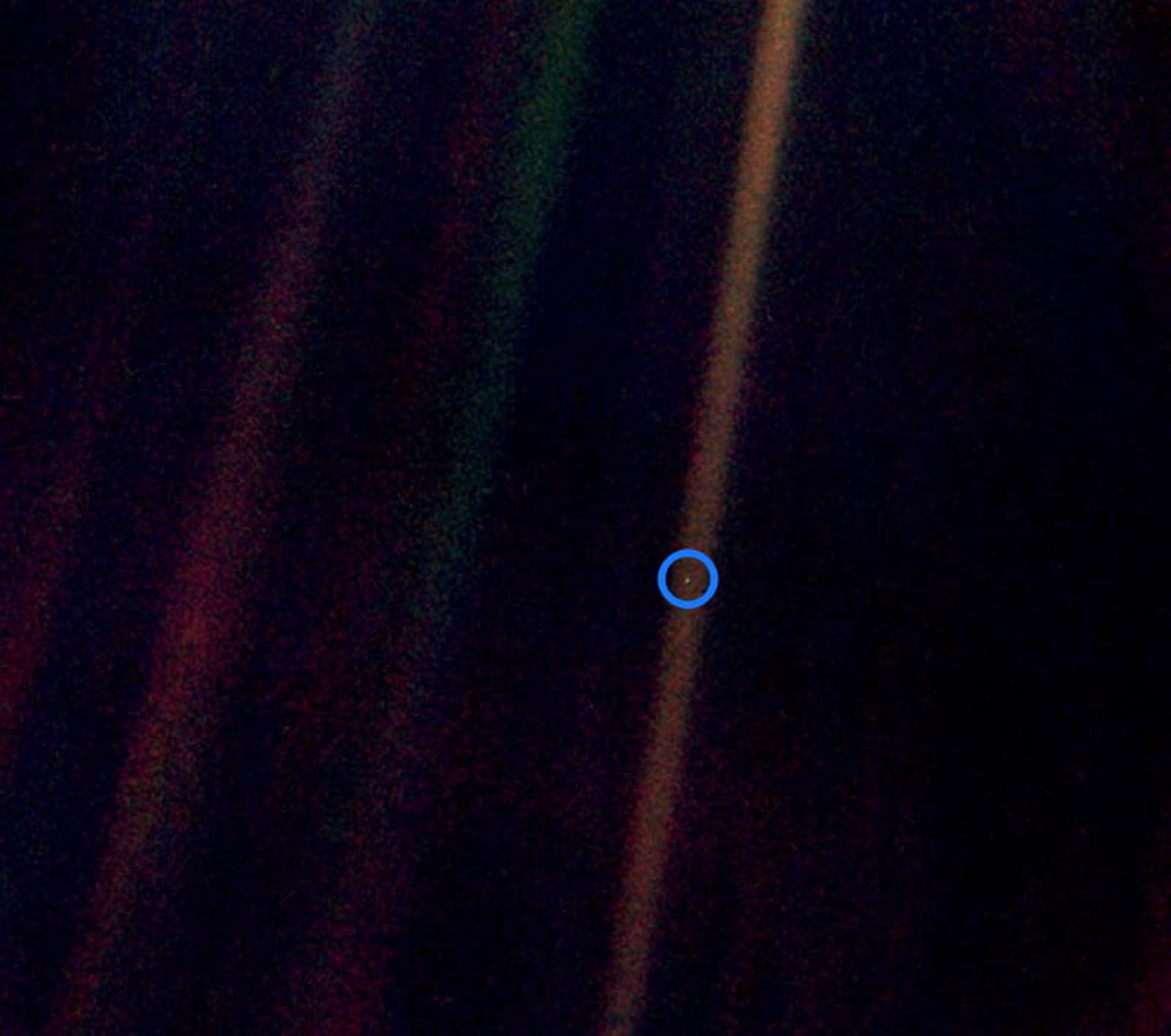 تصویر زمین از وویجر ۱
