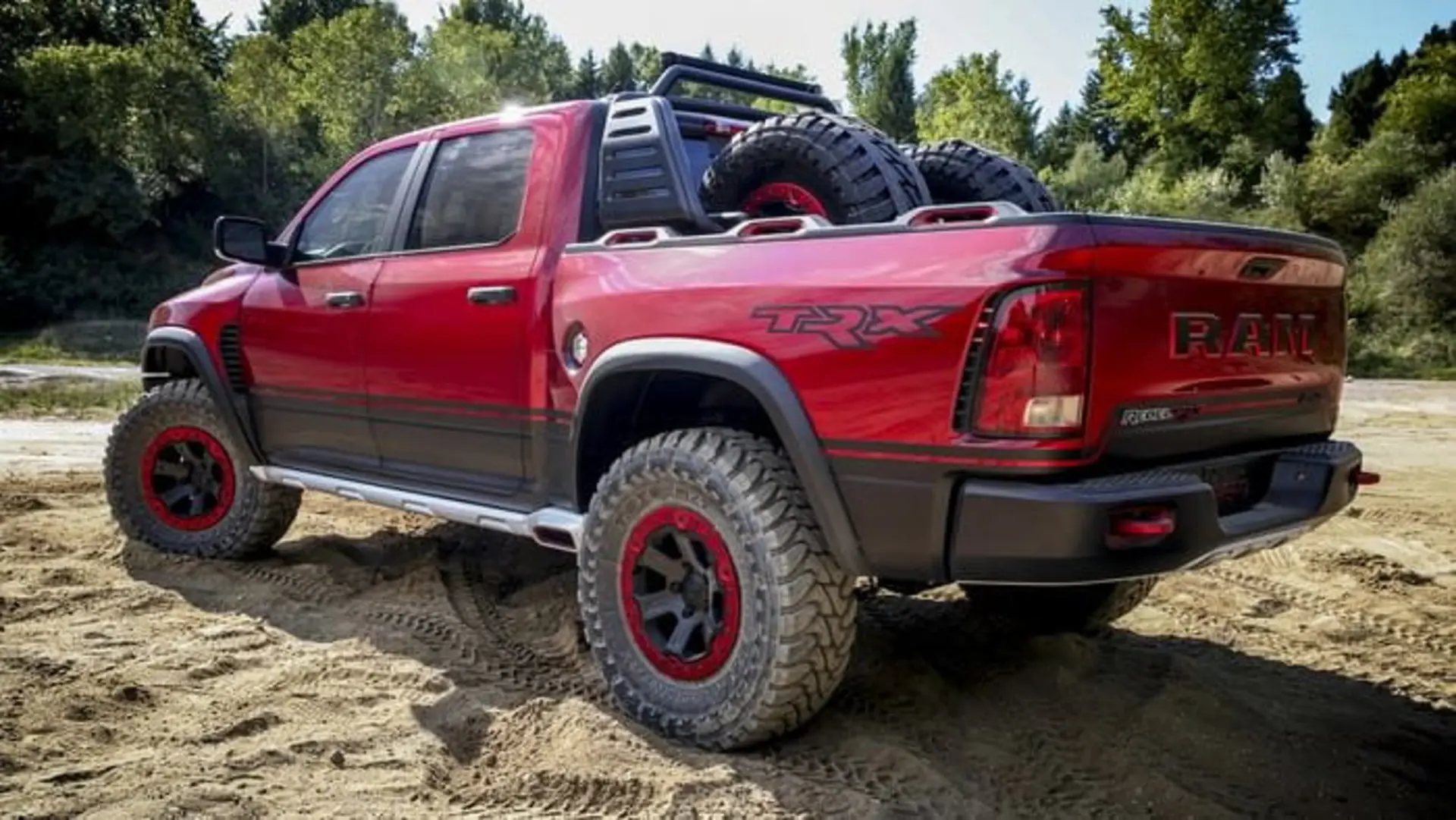 دوج Ram Rebel TRX با پیشرانه‌ هلکت - زومیت