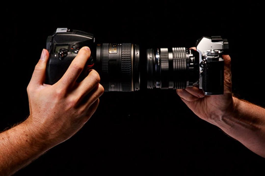 بدون آینه در برابر DSLR