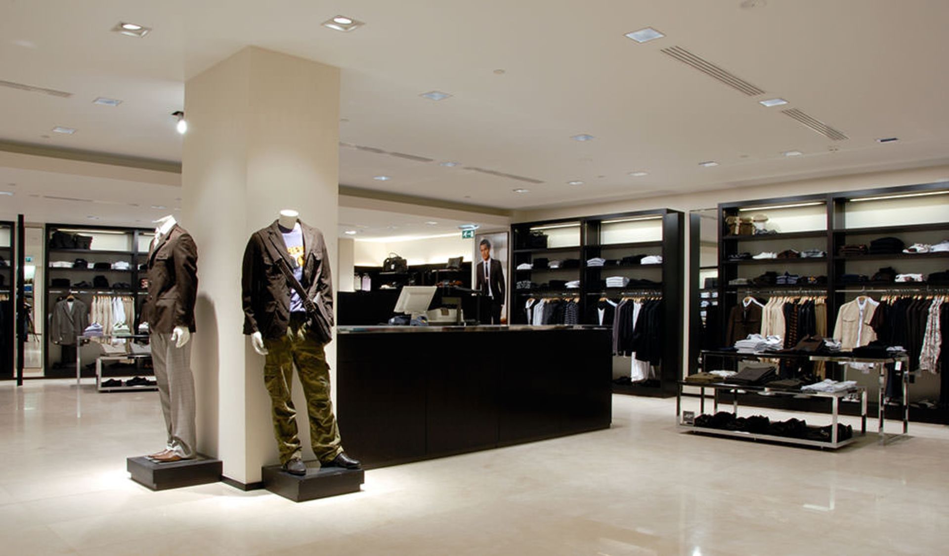 نمای داخلی فروشگاه زارا zara