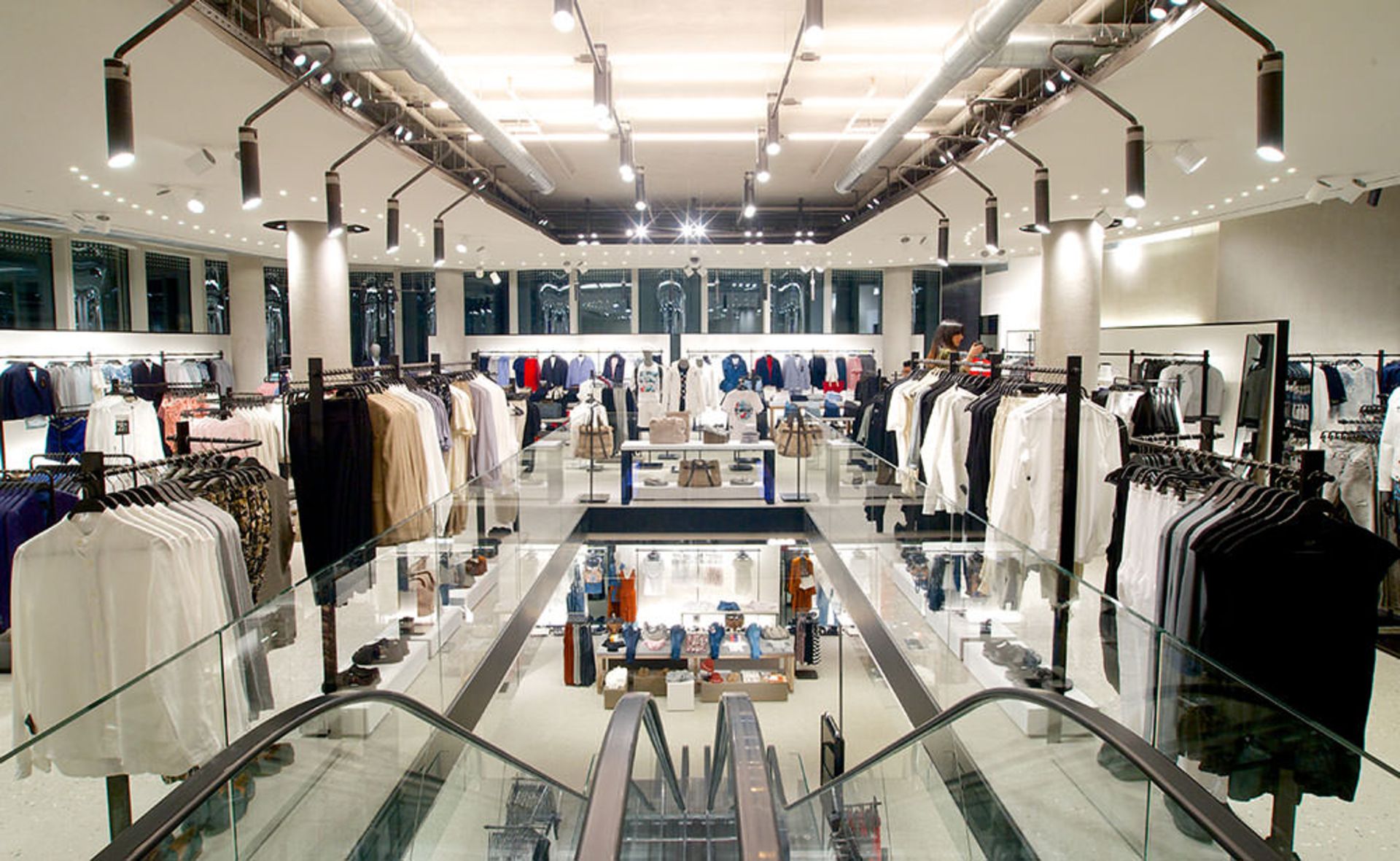 نمای داخلی فروشگاه زارا