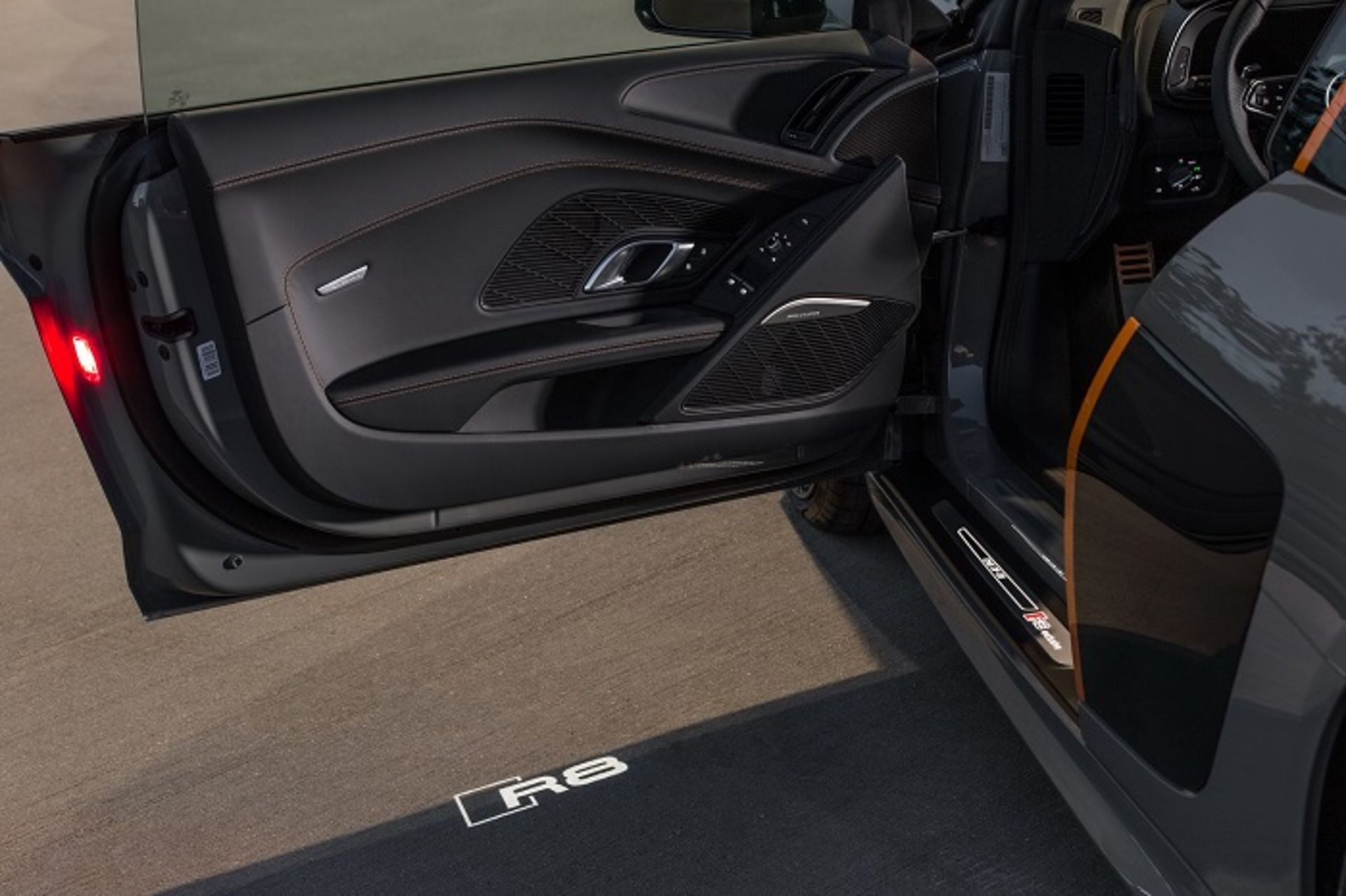 آئودی R8 V10 Plus Exclusive