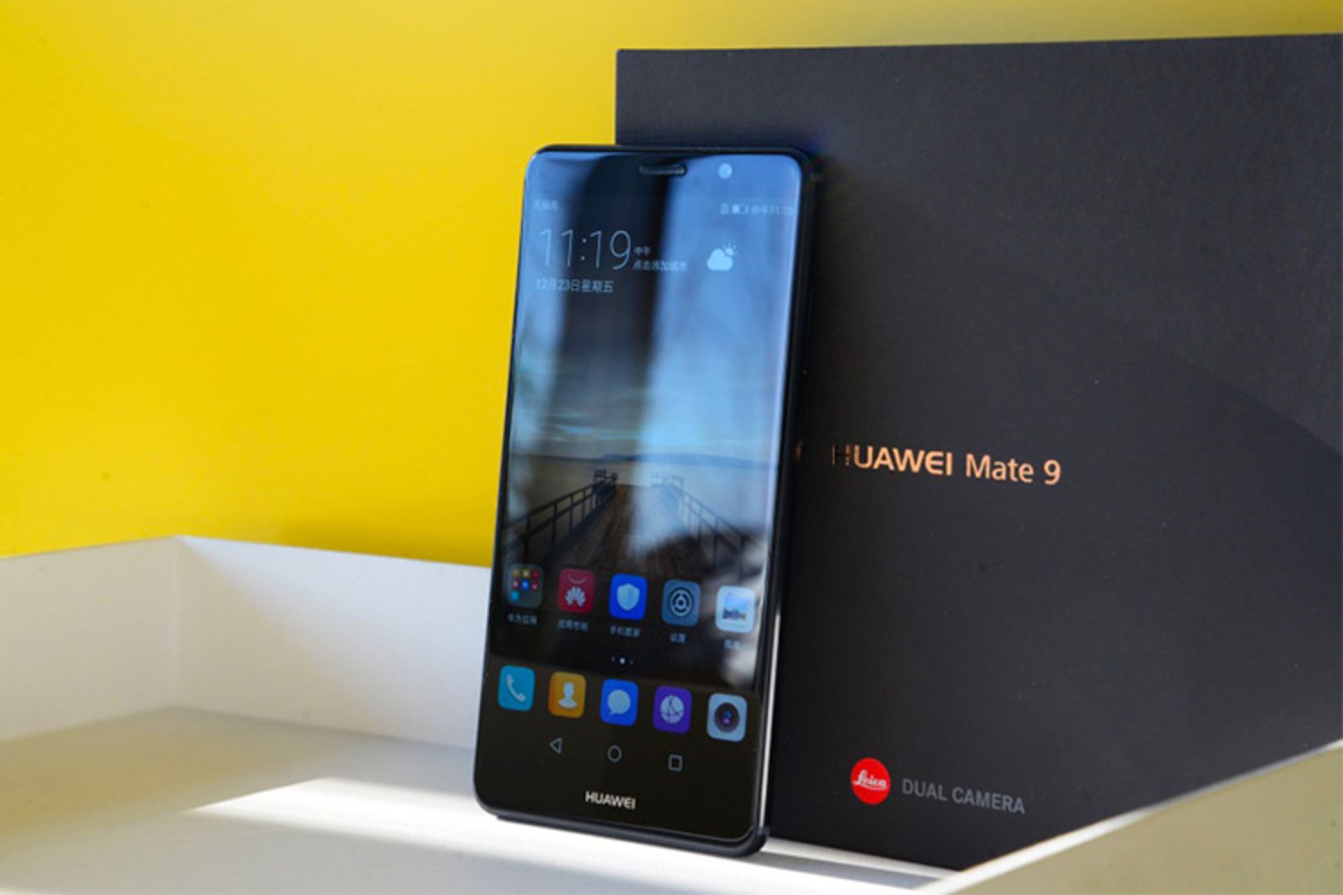 Huawei-Mate-9-Obsidian-Black-02