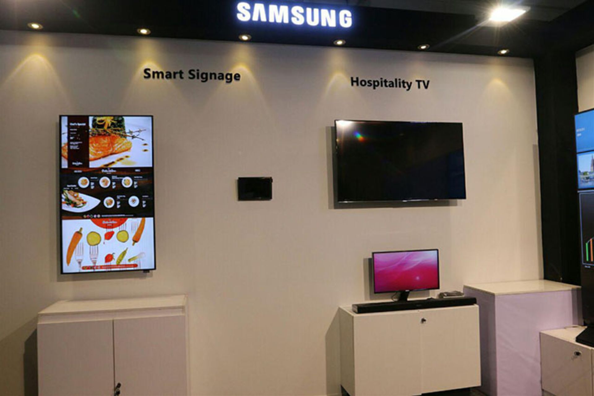 گزارش زومیت از غرفه سامسونگ در الکامپ 2016