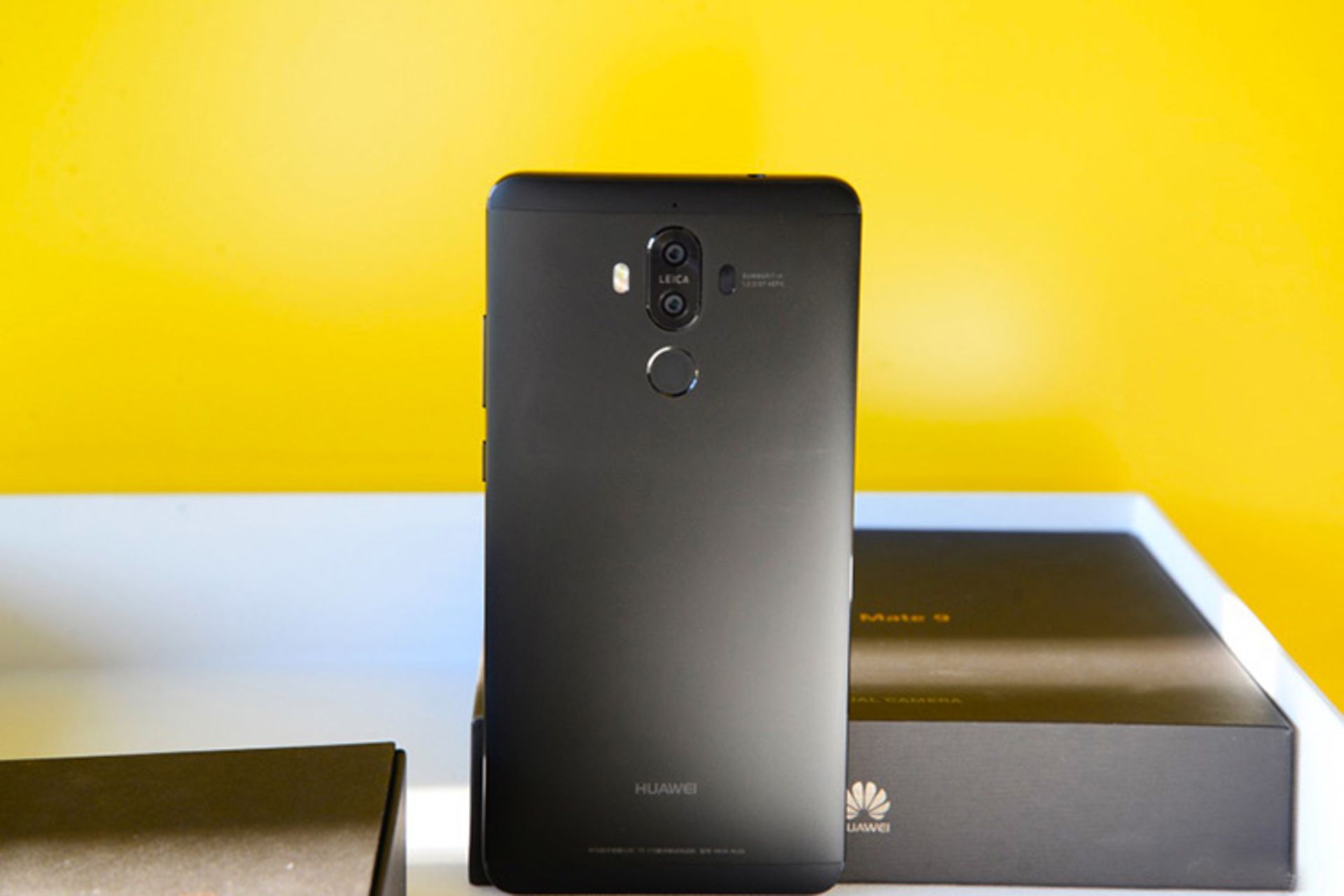 Huawei-Mate-9-Obsidian-Black-03