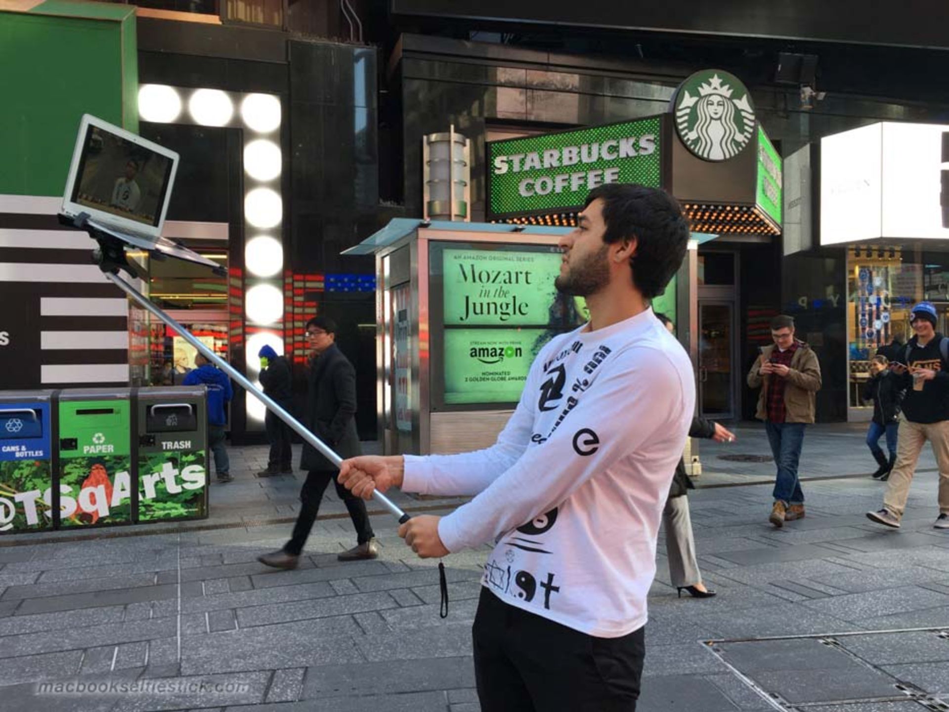 سلفی با MacBook