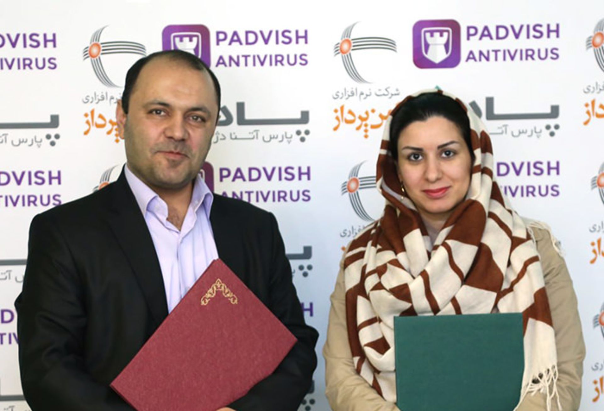 گل‌مر بحری مدیرعامل پارس آتنا دژ  و عباس حسینی مدیرعامل امن پرداز