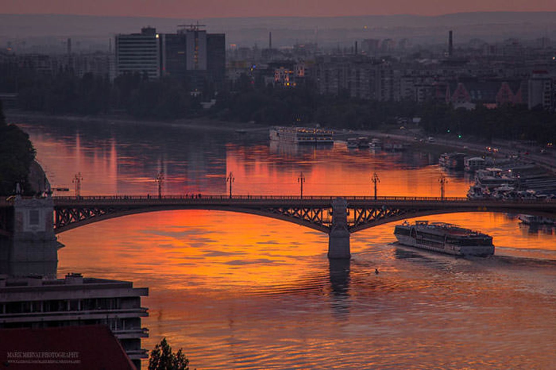 عکاسی و بازی نور و سایه در بوداپست