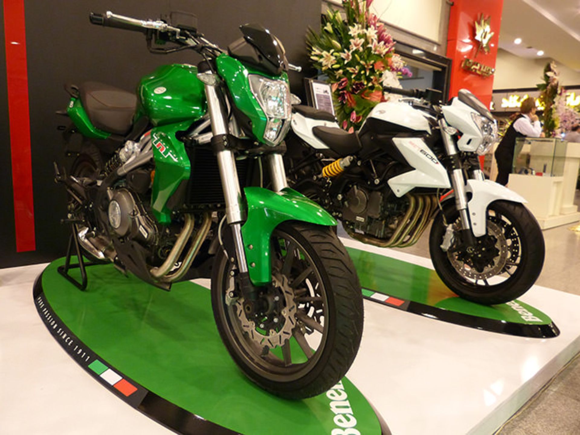 مراسم رونمایی موتورسیکلت‌های بنلی