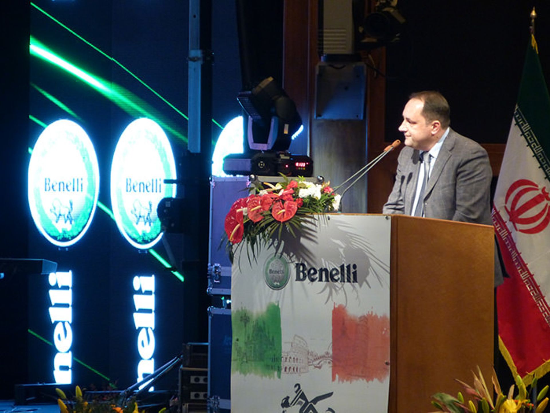 مراسم رونمایی موتورسیکلت‌های بنلی