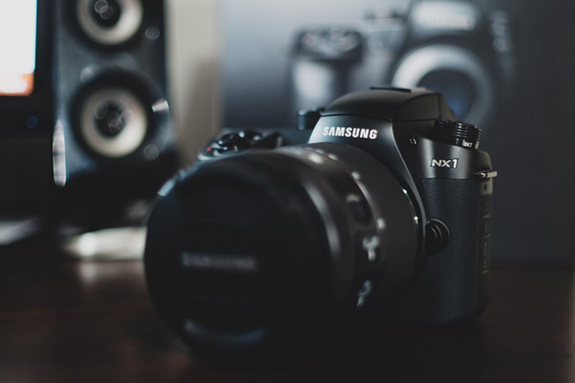 بهترین دوربین حرفه‌ای -سامسونگ Nx1