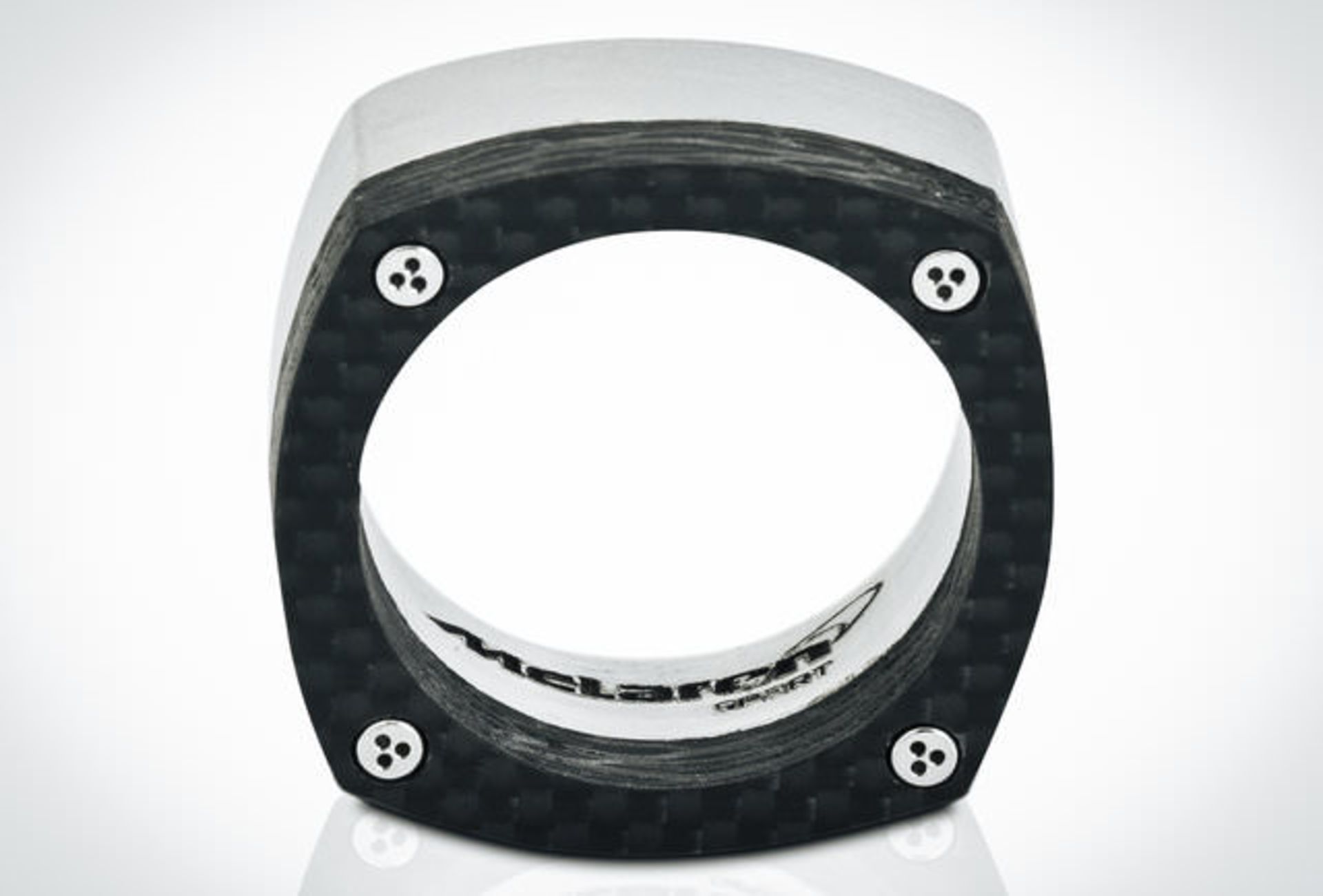 پیچ های به کار رفته در ساختمان مک لارن