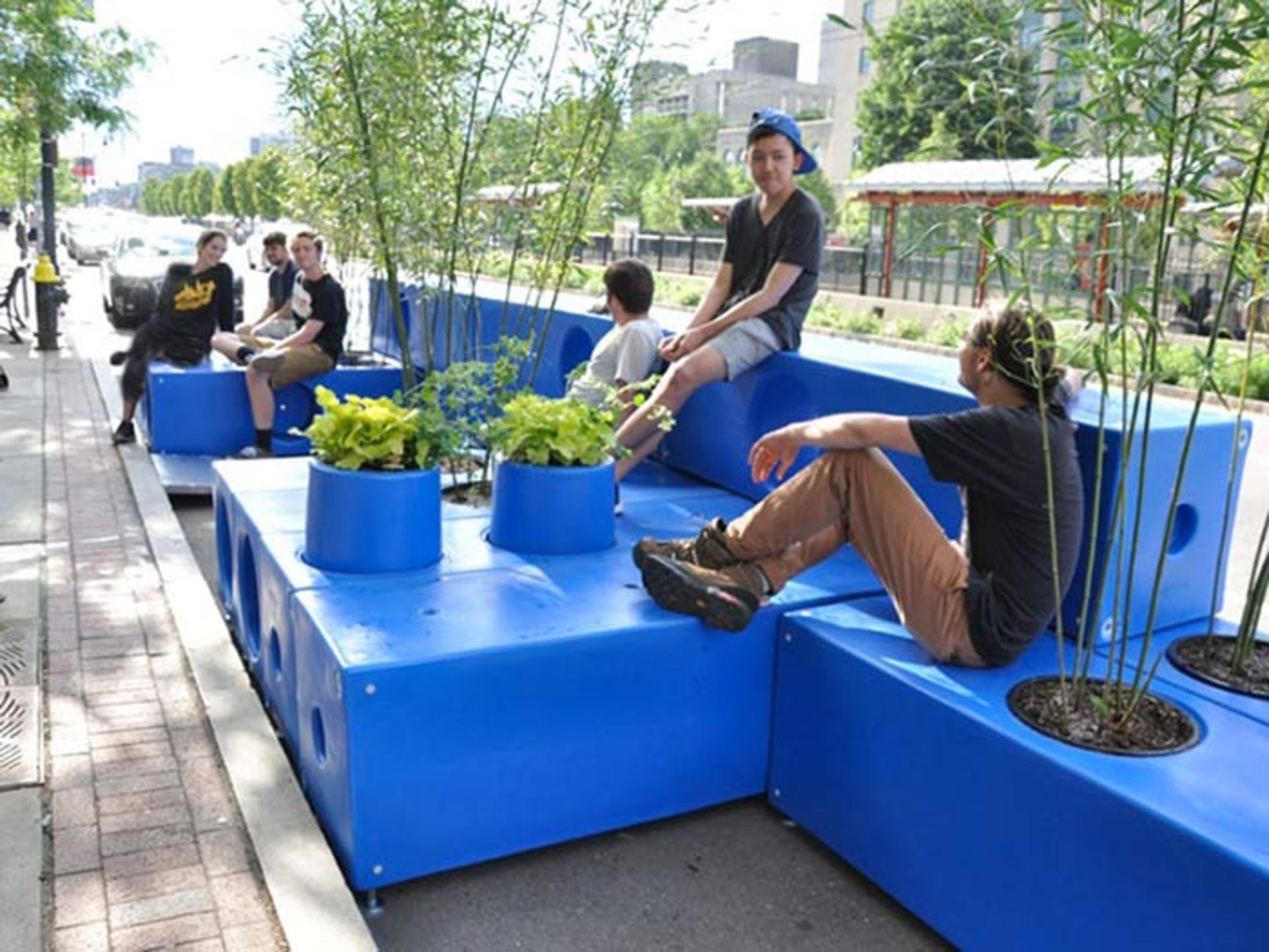 خلاقیت در طراحی نیمکت و فضاهای استراحت خیابانی